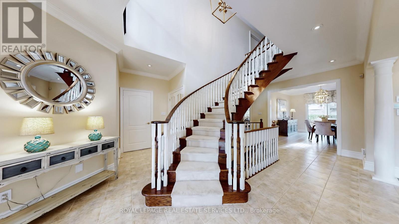 1197 Lindenrock Drive, Oakville, Ontario  L6H 6T5 - Photo 6 - W12864804