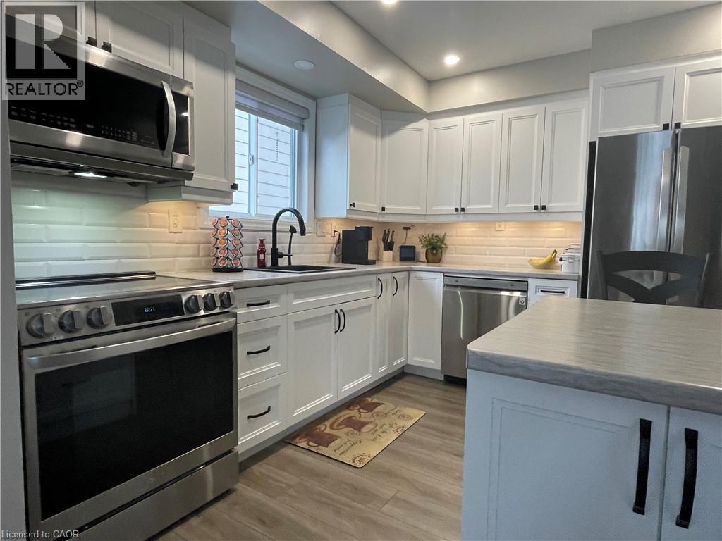 22 Matthew Court, Kitchener, Ontario  N2B 1W6 - Photo 10 - 40805834