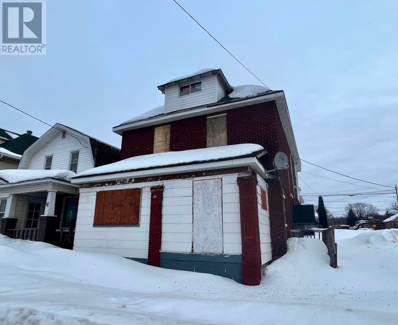 38 Wellington St E, Sault Ste. Marie, Ontario  P6A 2K8 - Photo 1 - SM260355