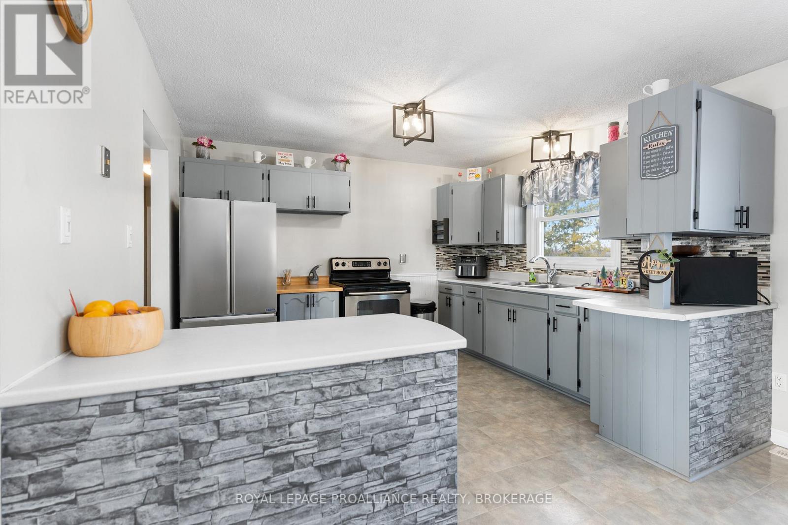 261 Shane Street, Loyalist, Ontario  K0H 2H0 - Photo 15 - X12864958