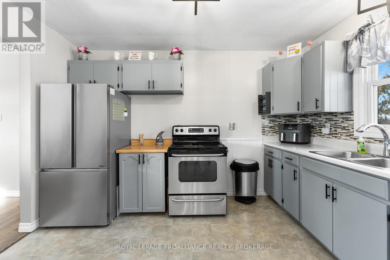 261 Shane Street, Loyalist, Ontario  K0H 2H0 - Photo 16 - X12864958