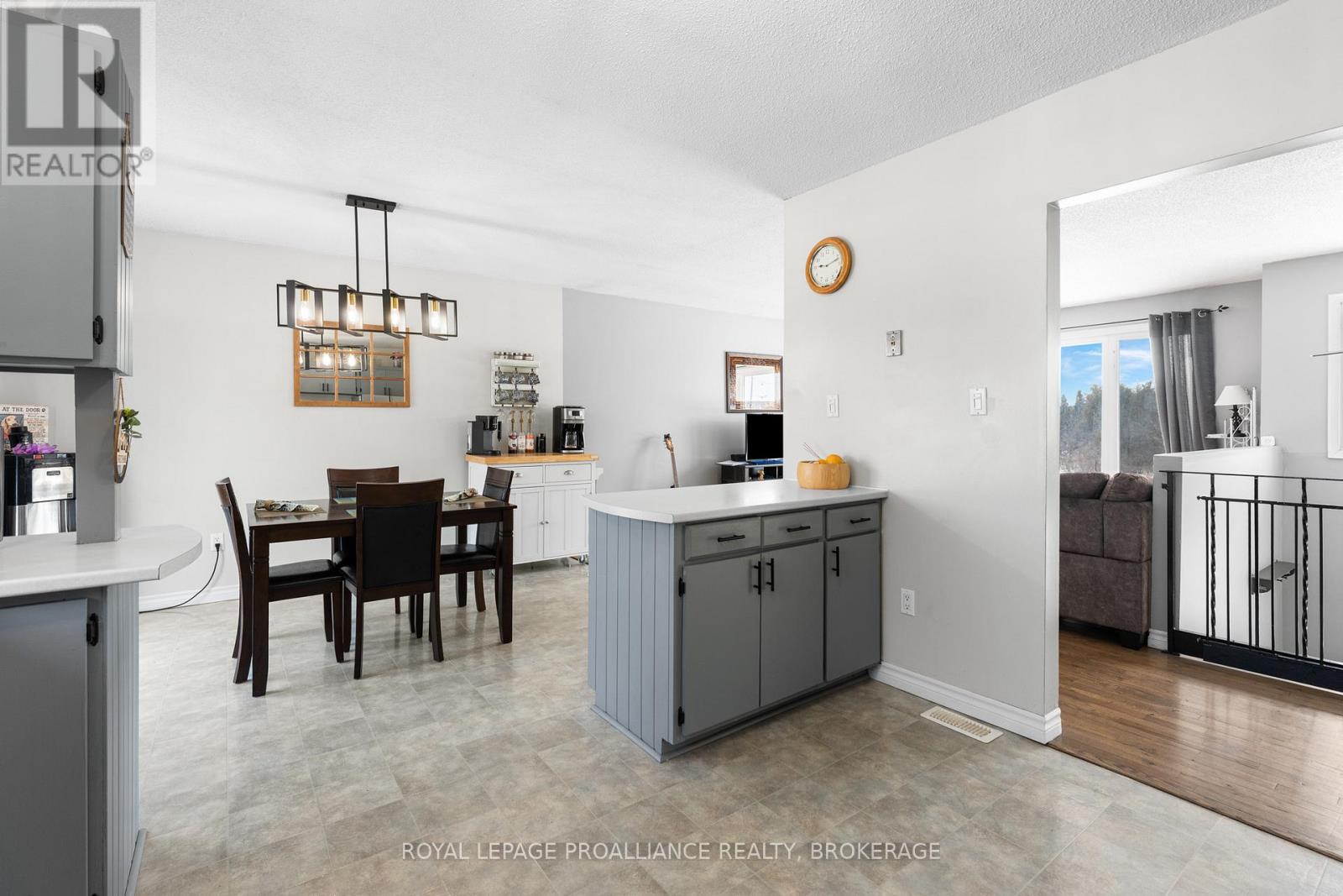 261 Shane Street, Loyalist, Ontario  K0H 2H0 - Photo 18 - X12864958