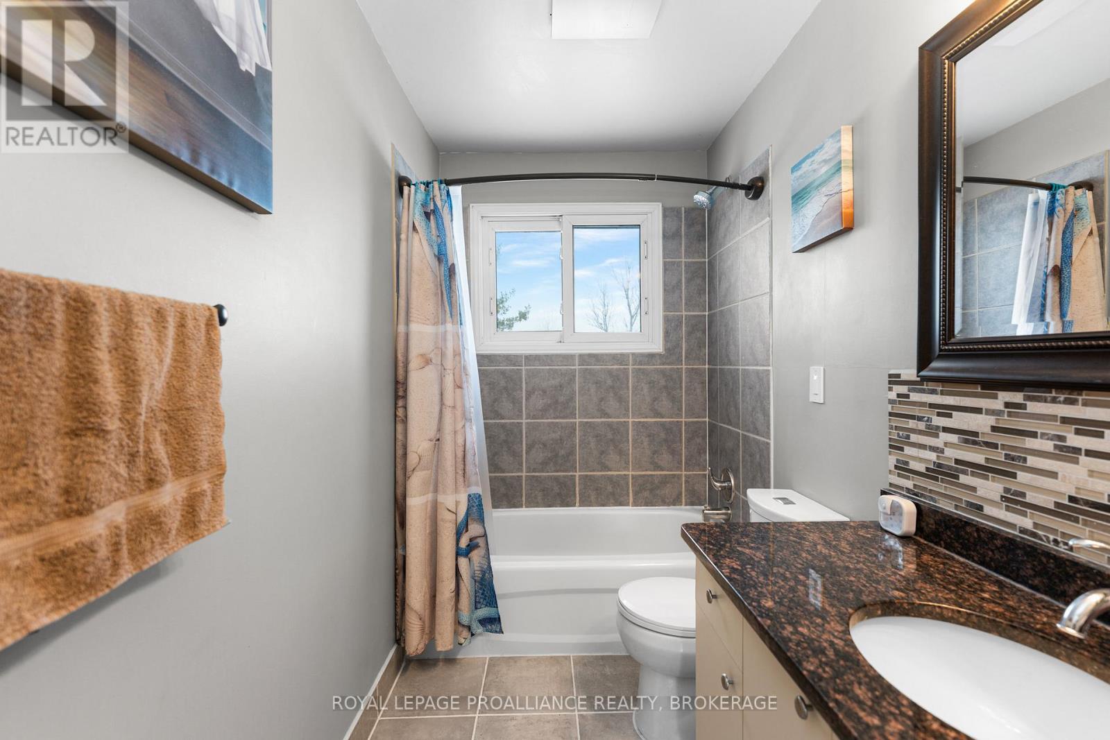 261 Shane Street, Loyalist, Ontario  K0H 2H0 - Photo 29 - X12864958