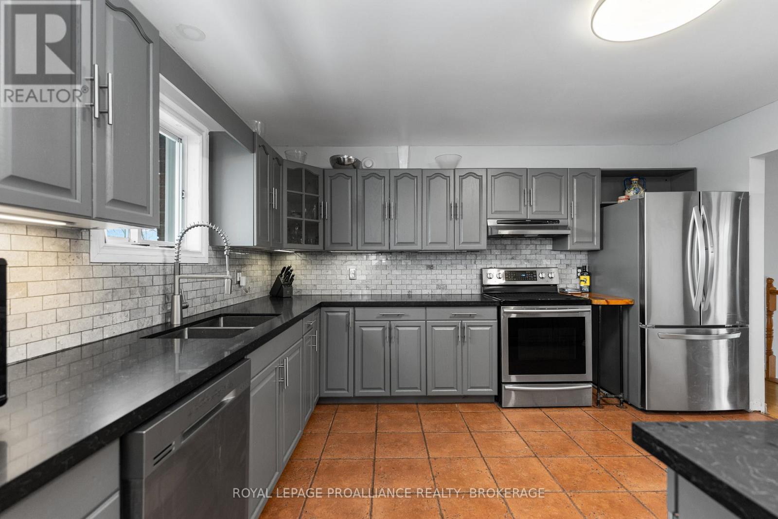 682 Caton Road, Loyalist, Ontario  K0H 1G0 - Photo 12 - X12864962