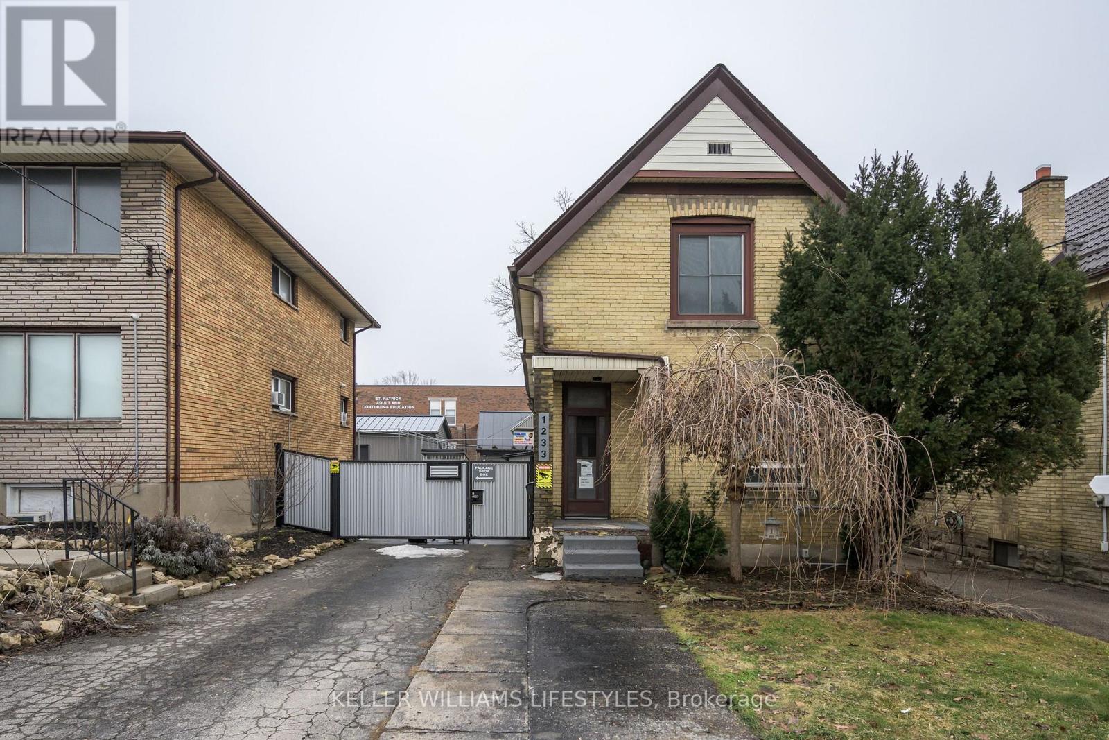 1233 DUNDAS STREET, London East, Ontario