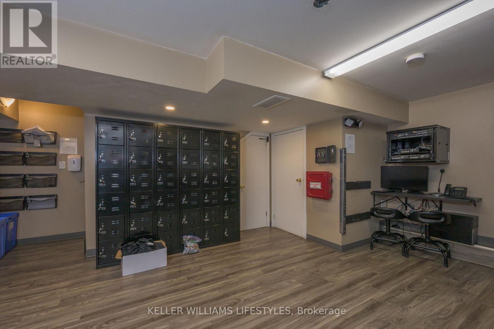 1233 Dundas Street, London East, Ontario  N5W 3B1 - Photo 33 - X12864916