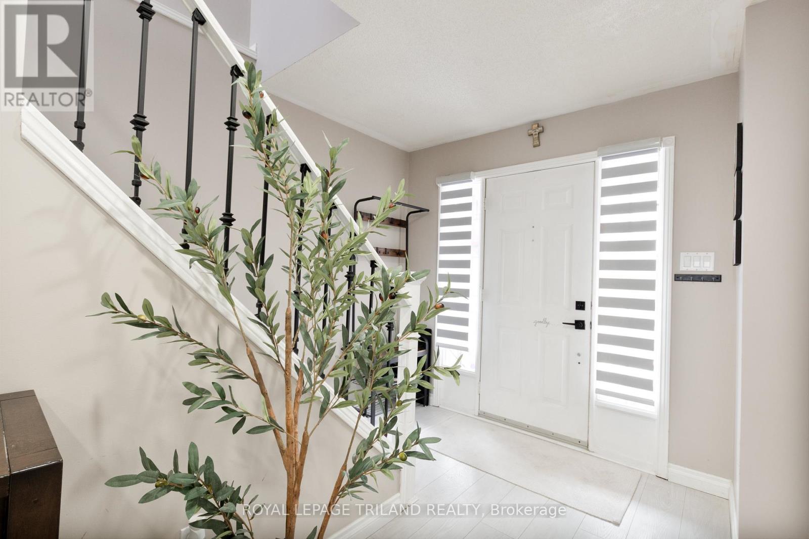 312 Brookhaven Place, London East, Ontario  N5Y 5N4 - Photo 4 - X12864930