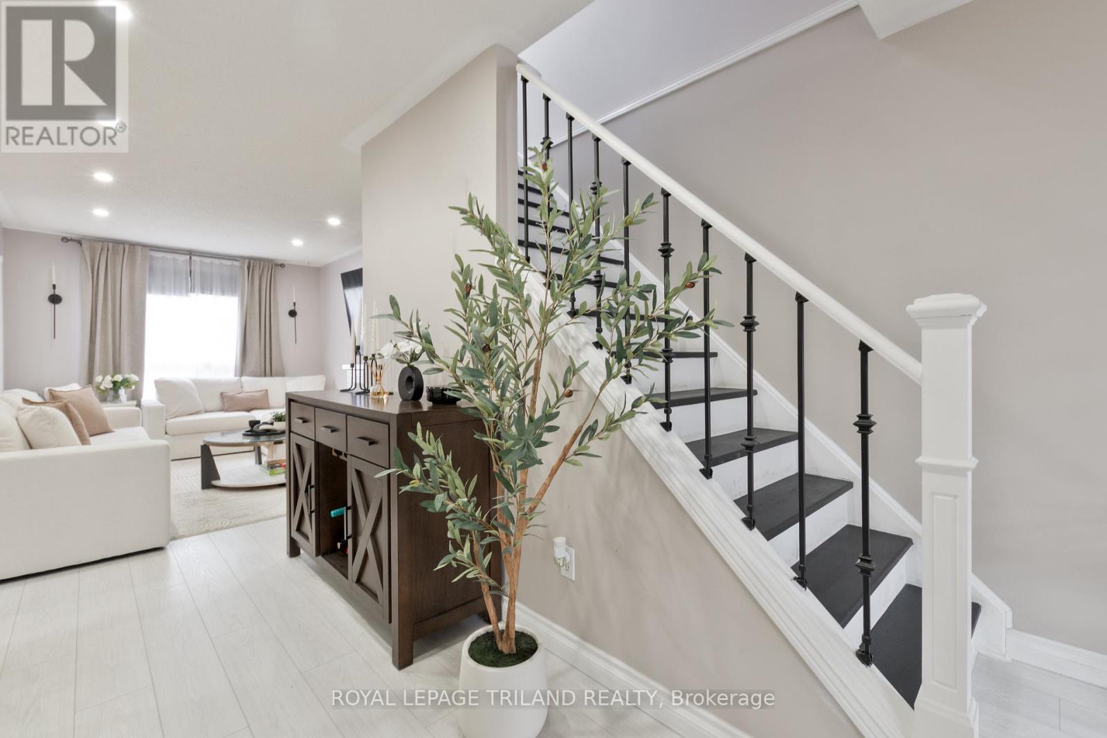 312 Brookhaven Place, London East, Ontario  N5Y 5N4 - Photo 5 - X12864930