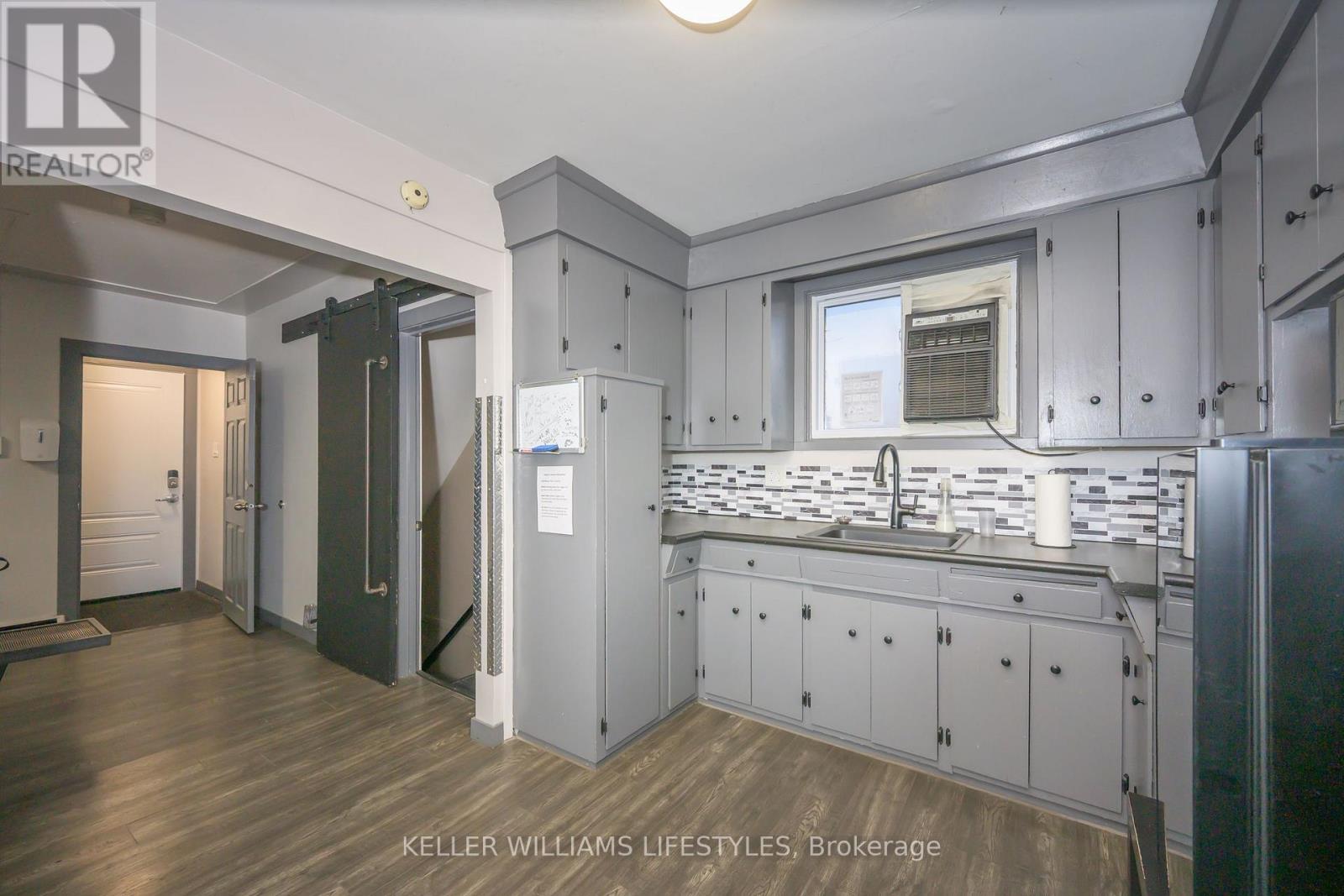 1235 Dundas Street, London East, Ontario  N5W 3B1 - Photo 20 - X12865024