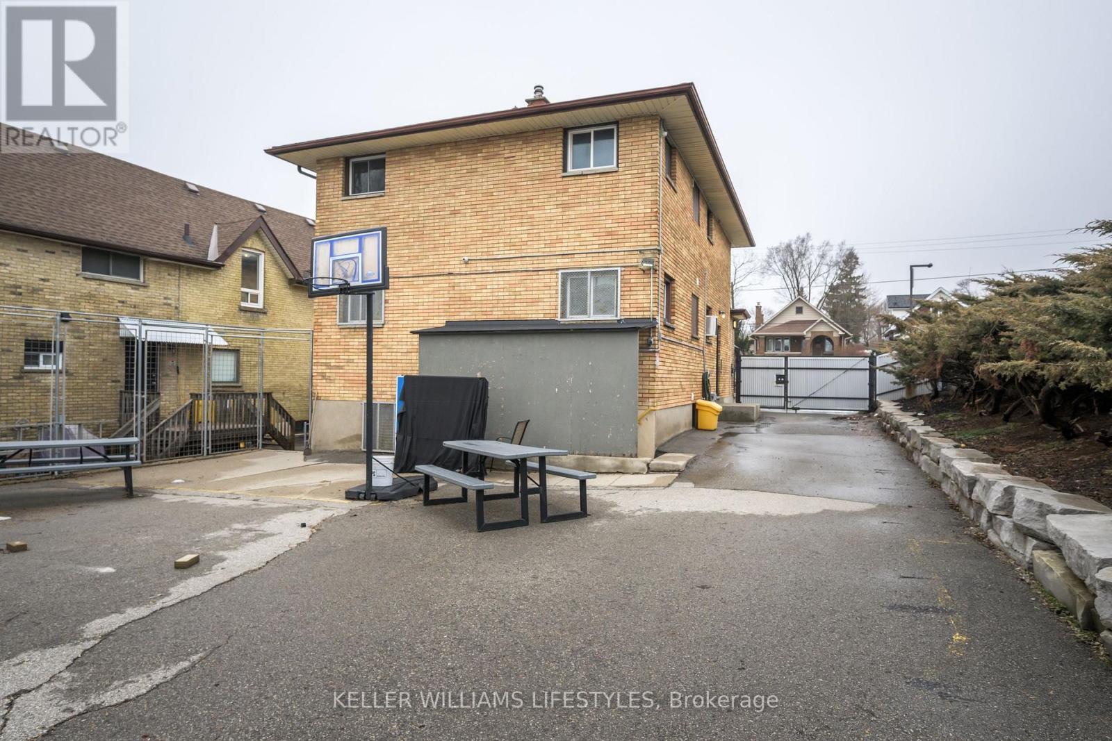 1235 Dundas Street, London East, Ontario  N5W 3B1 - Photo 5 - X12865024