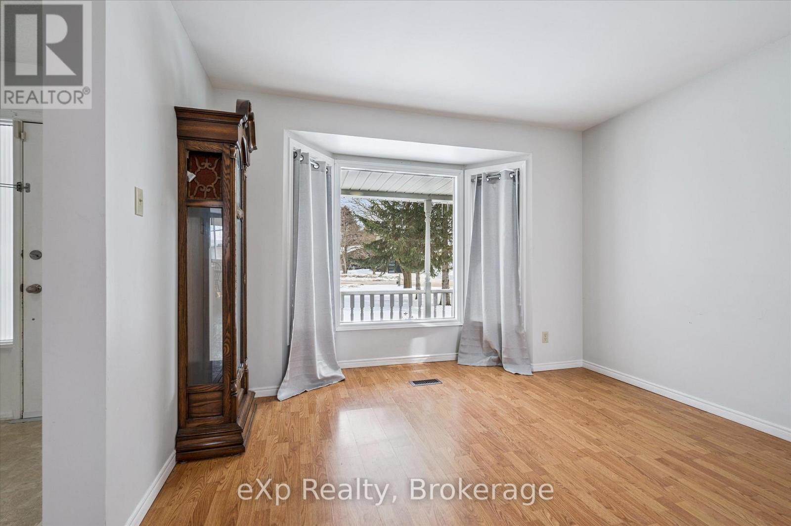 220 Justin's Place, Wellington North, Ontario  N0G 2L3 - Photo 10 - X12864978