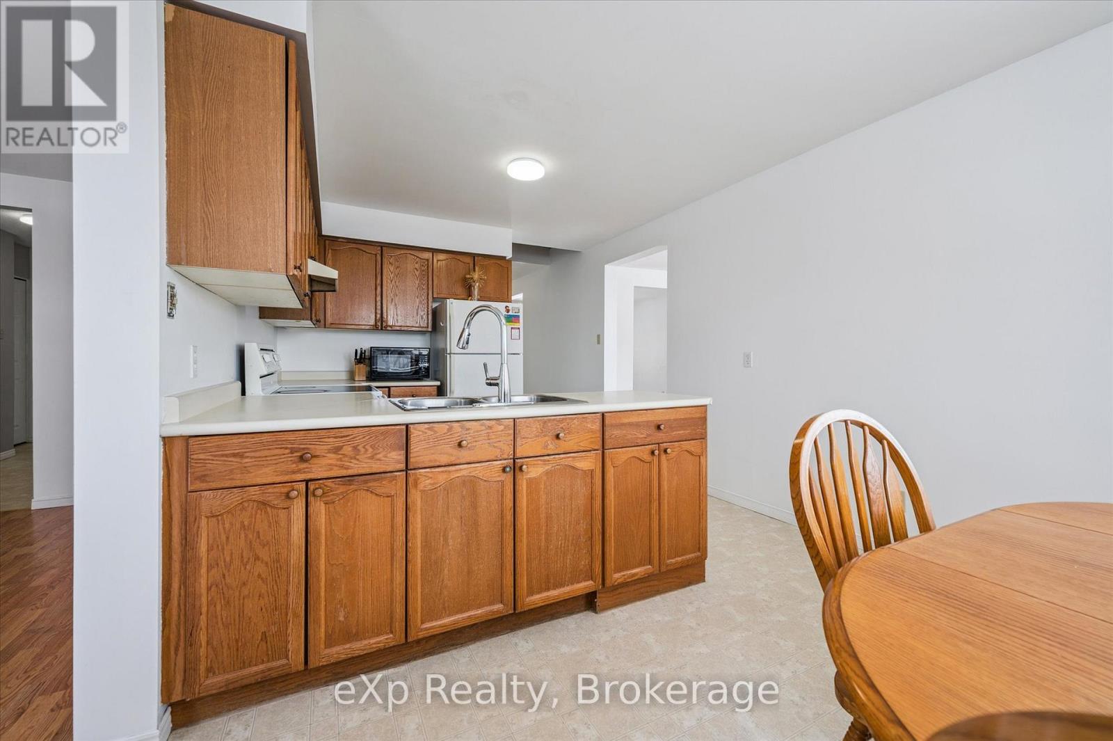 220 Justin's Place, Wellington North, Ontario  N0G 2L3 - Photo 15 - X12864978