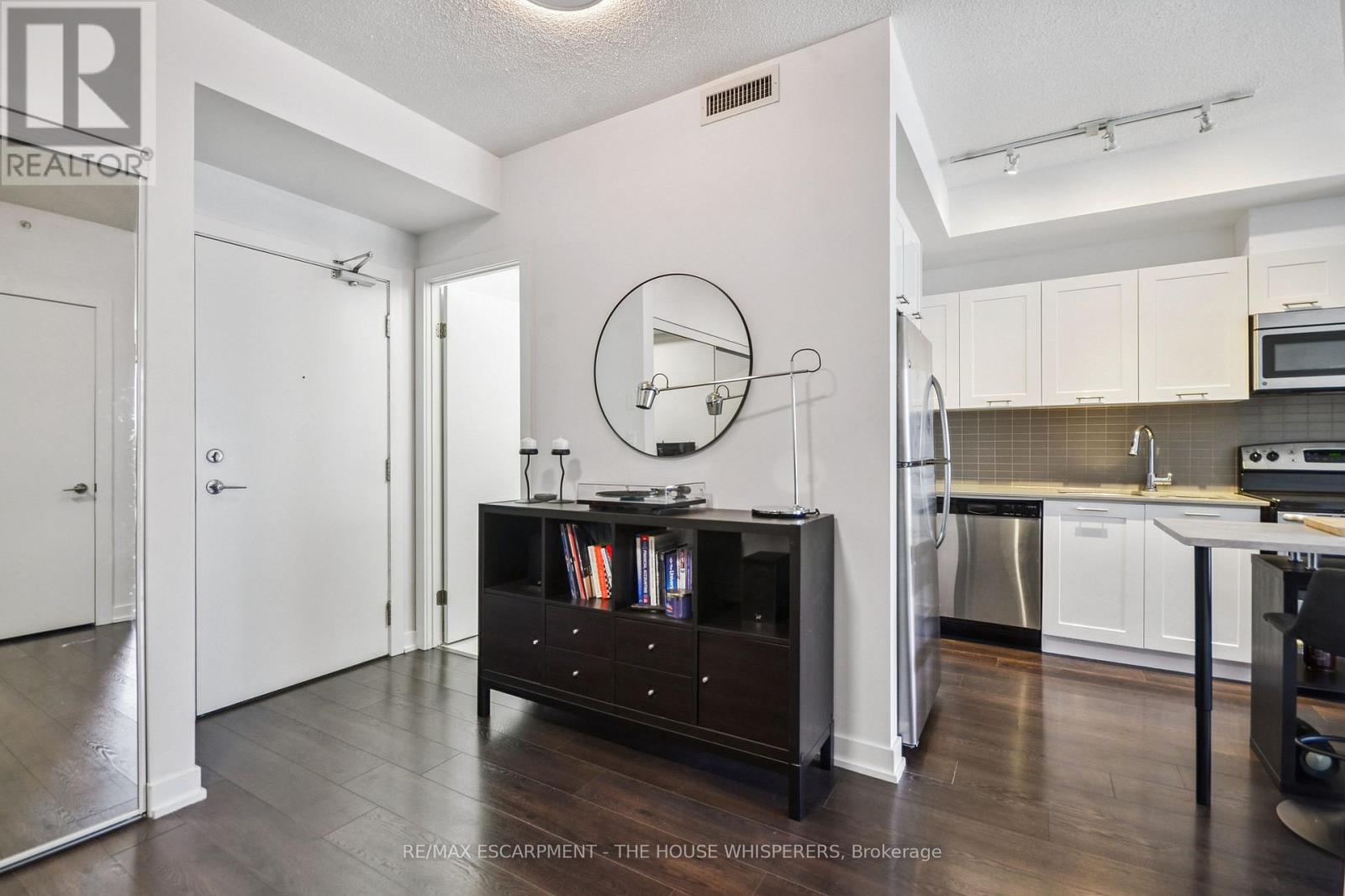 2308 - 20 Bruyeres Mews, Toronto, Ontario  M5V 0G8 - Photo 11 - C12864970