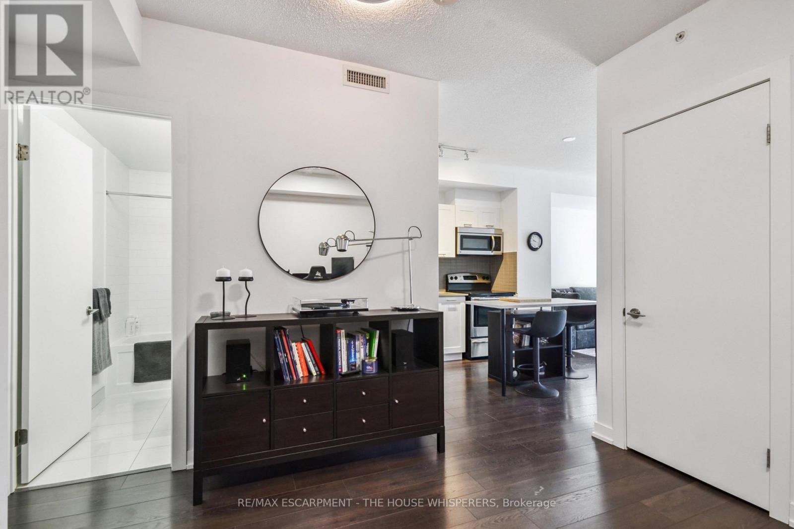 2308 - 20 Bruyeres Mews, Toronto, Ontario  M5V 0G8 - Photo 14 - C12864970