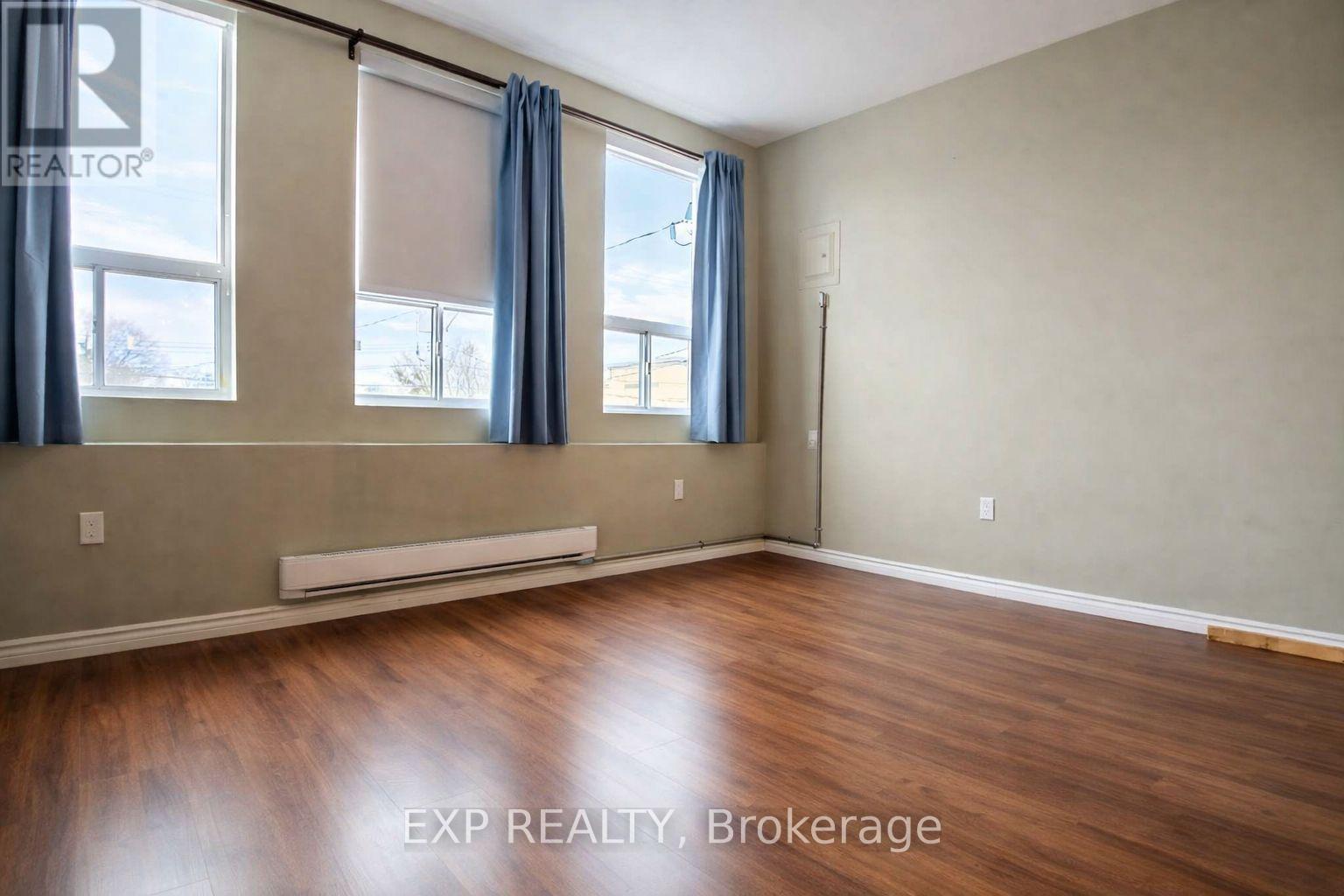 2nd Floor - 1038 Coxwell Avenue, Toronto, Ontario  M4C 3G5 - Photo 5 - E12864896