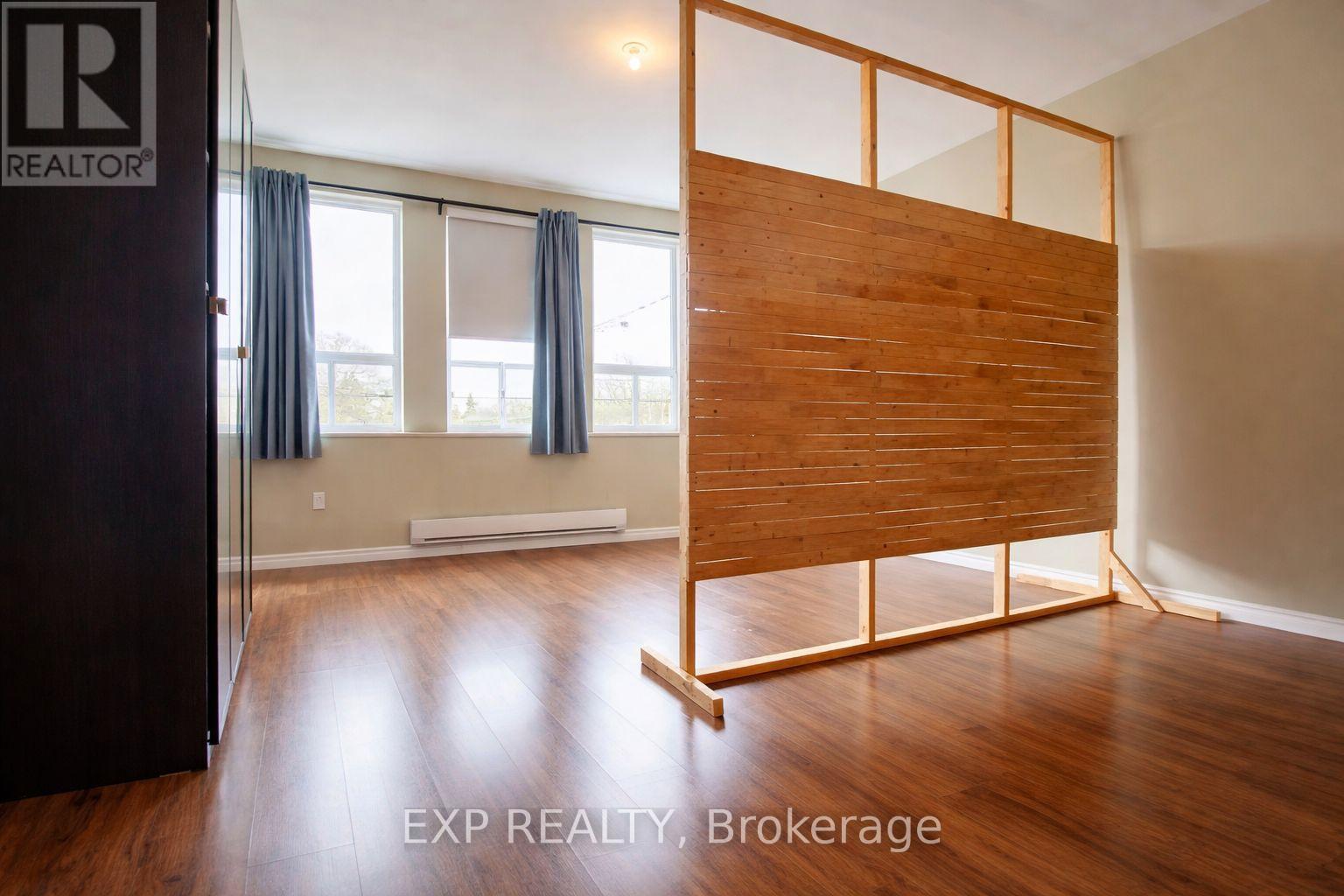 2nd Floor - 1038 Coxwell Avenue, Toronto, Ontario  M4C 3G5 - Photo 6 - E12864896