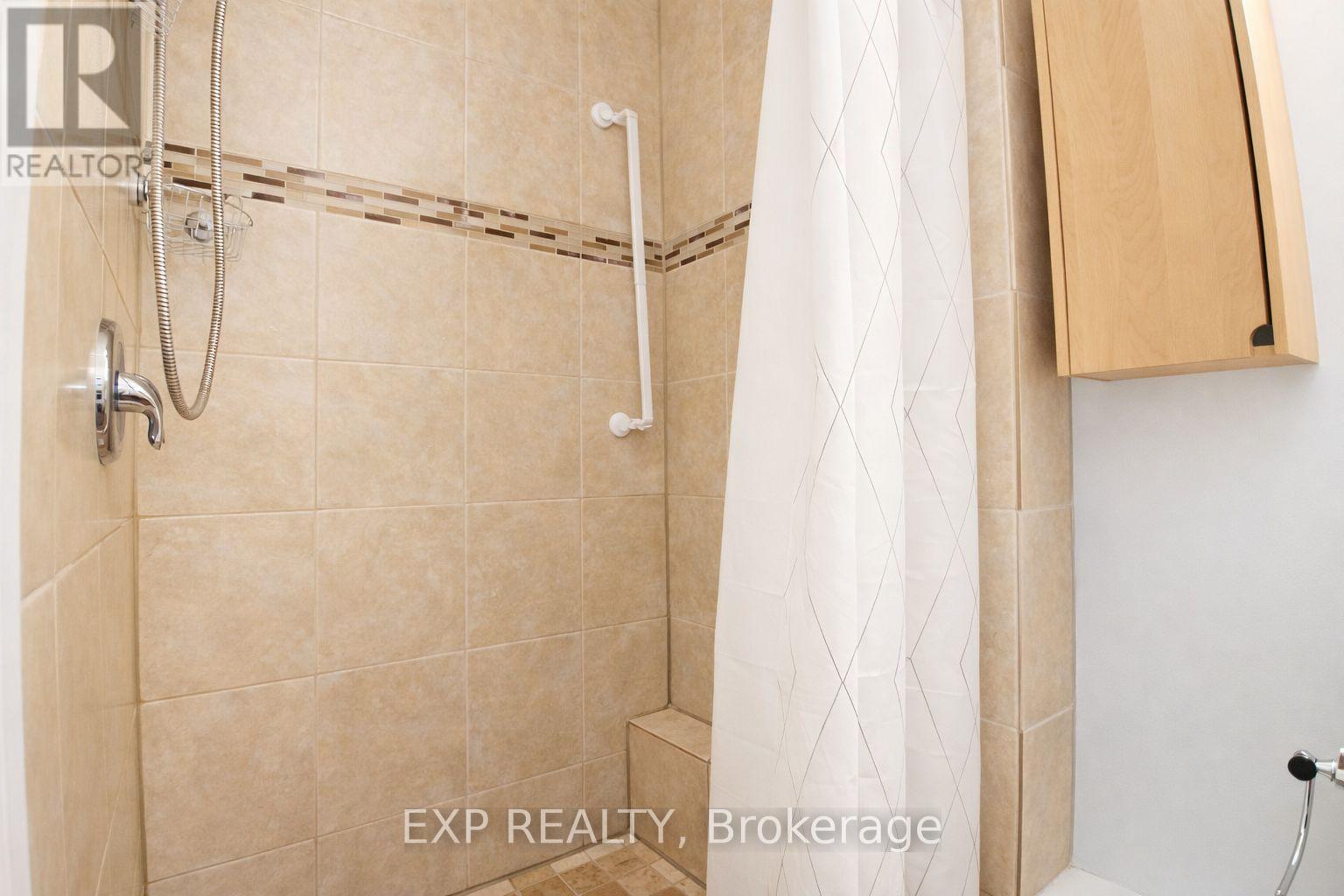 2nd Floor - 1038 Coxwell Avenue, Toronto, Ontario  M4C 3G5 - Photo 9 - E12864896