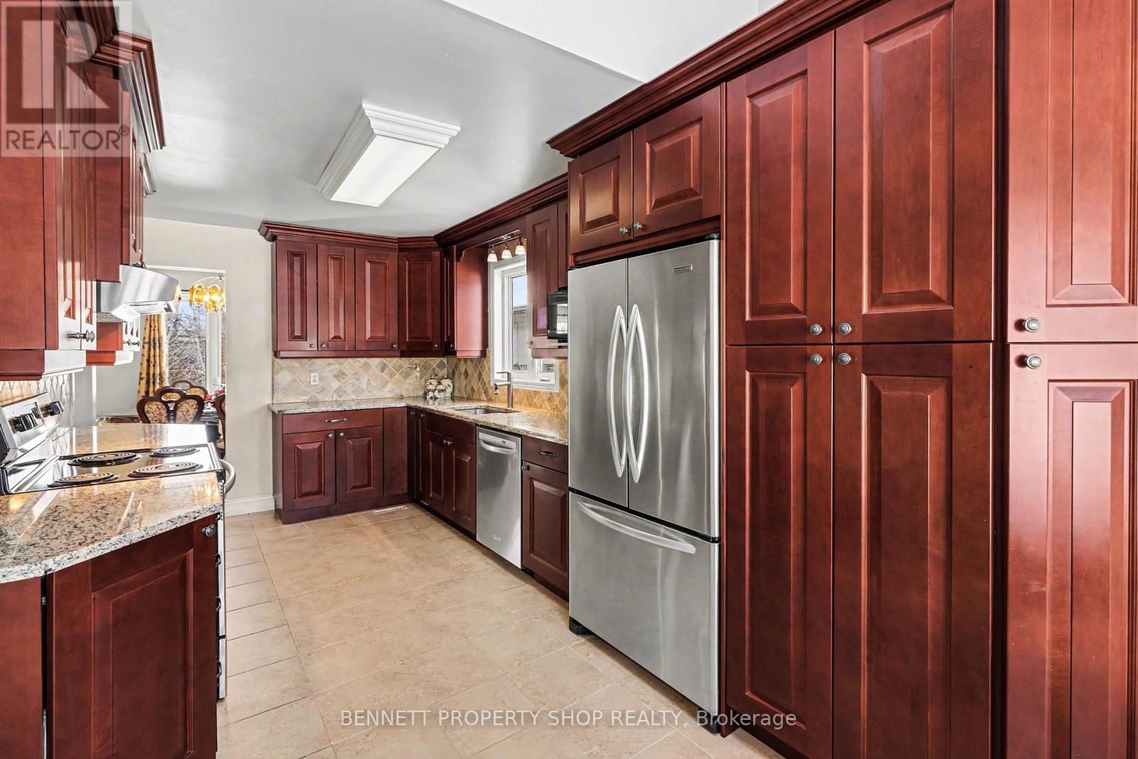 1408 Eastcliffe Way, Ottawa, Ontario  K1B 5H6 - Photo 4 - X12836418