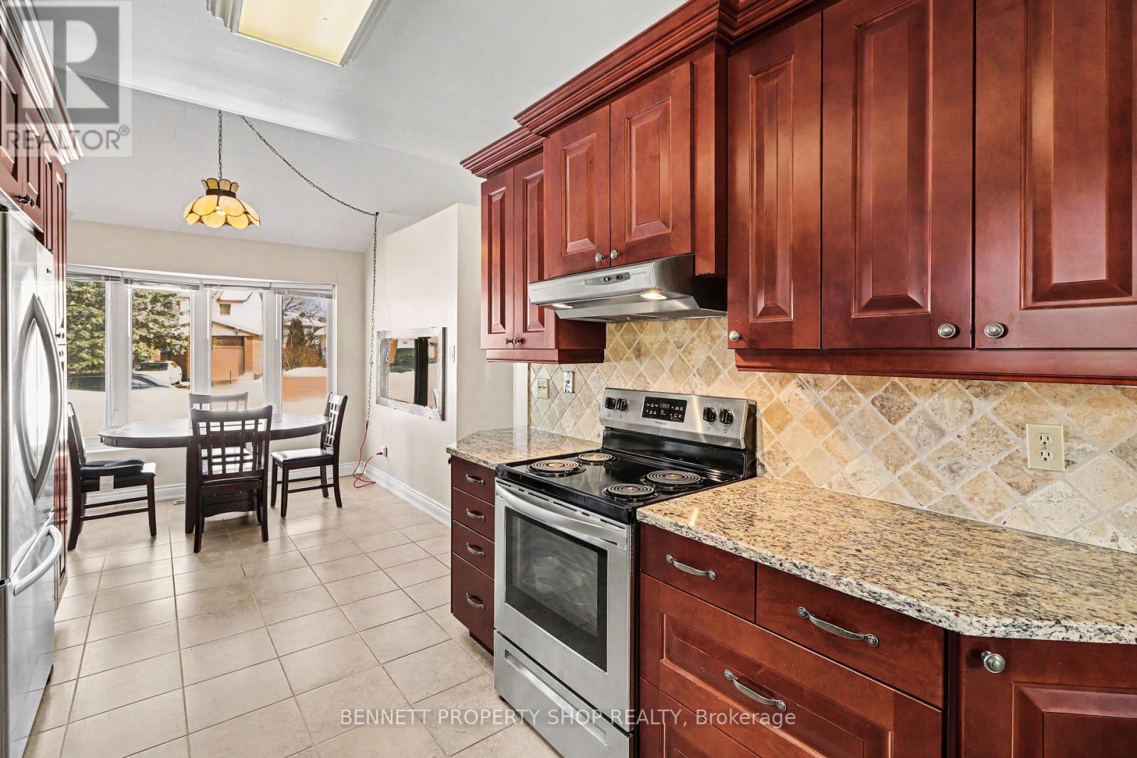 1408 Eastcliffe Way, Ottawa, Ontario  K1B 5H6 - Photo 6 - X12836418