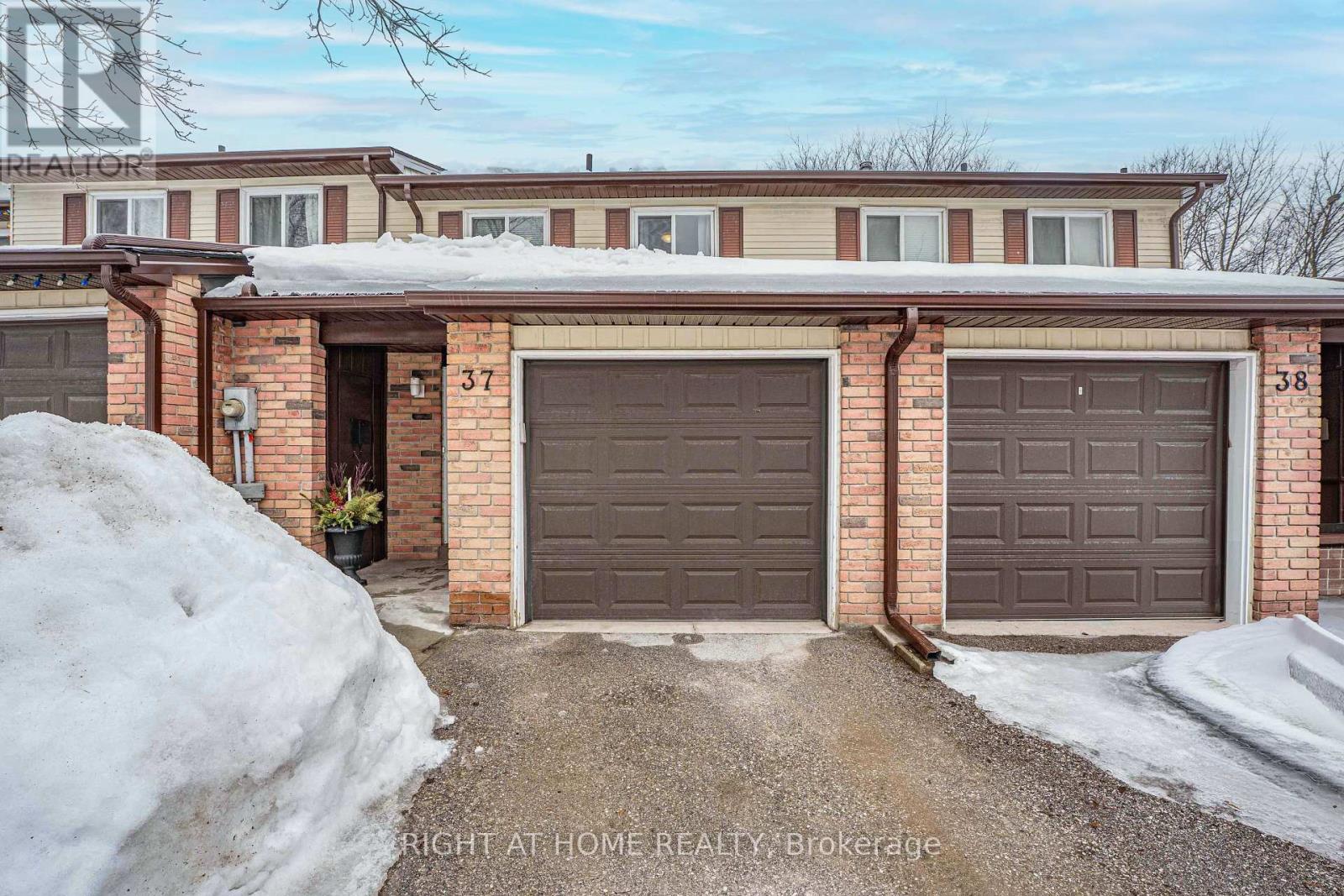 37 - 52 ADELAIDE STREET, Barrie, Ontario