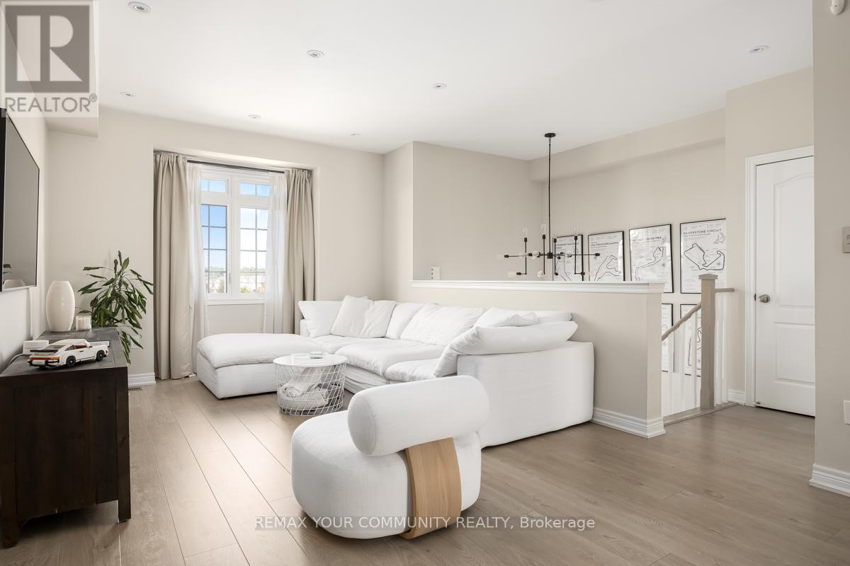 49 Matthewson Avenue, Bradford West Gwillimbury, Ontario  L3Z 0P3 - Photo 6 - N12853208