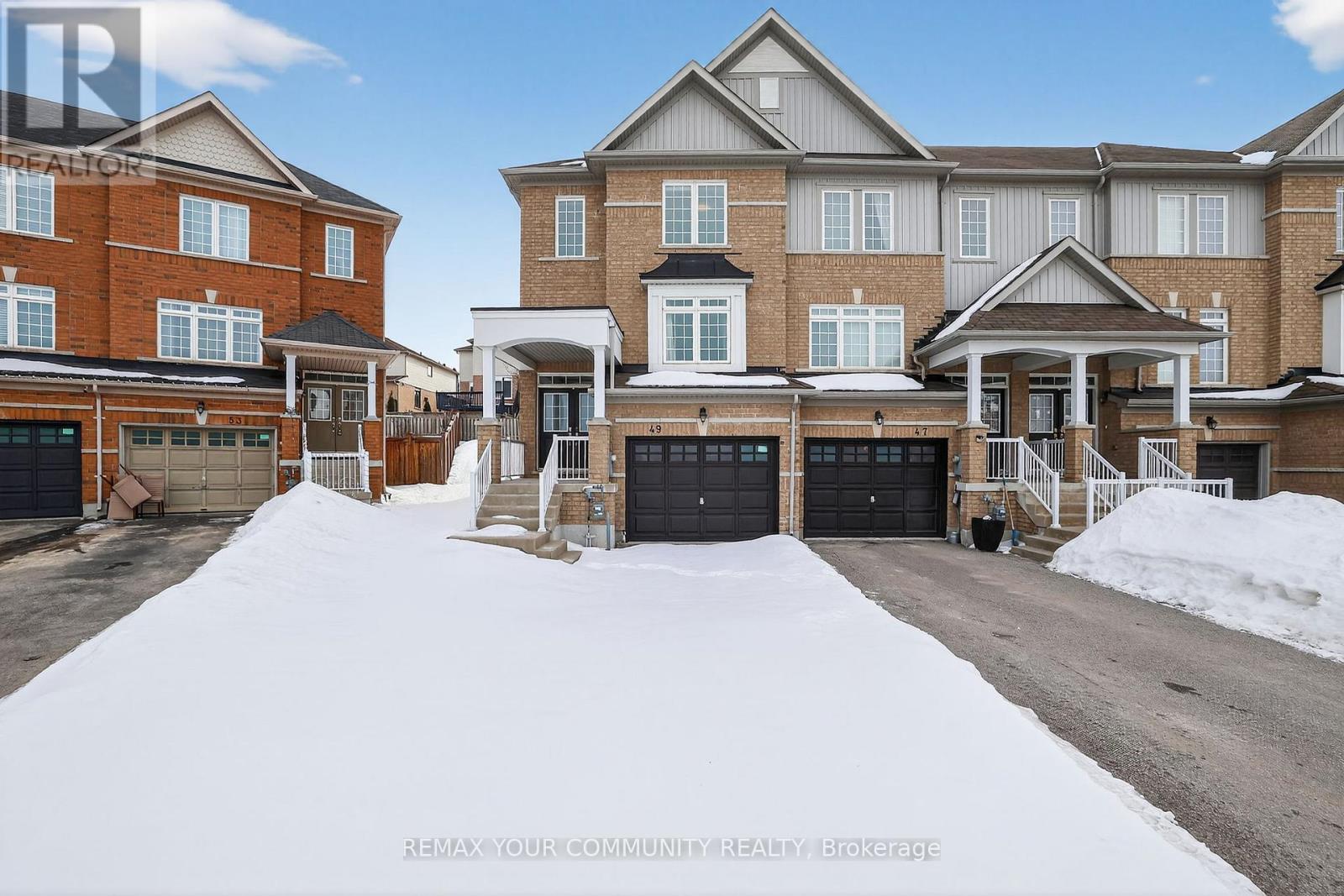 49 Matthewson Avenue, Bradford West Gwillimbury, Ontario  L3Z 0P3 - Photo 2 - N12853208