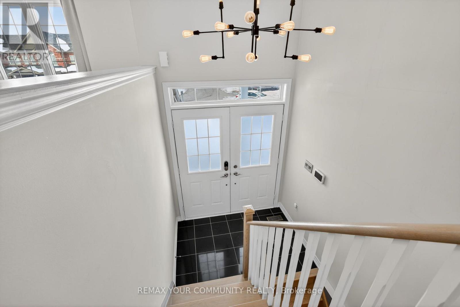 49 Matthewson Avenue, Bradford West Gwillimbury, Ontario  L3Z 0P3 - Photo 5 - N12853208