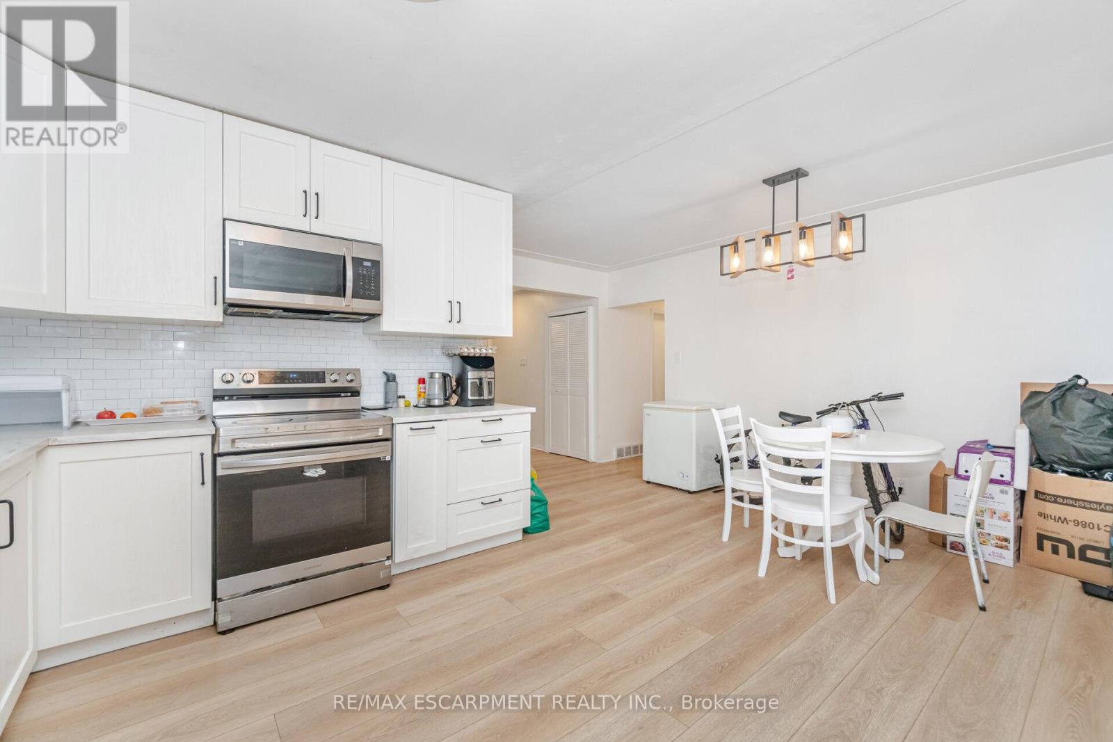 Upper - 214 Forest Hill Drive, Kitchener, Ontario  N2M 4G3 - Photo 12 - X12864966