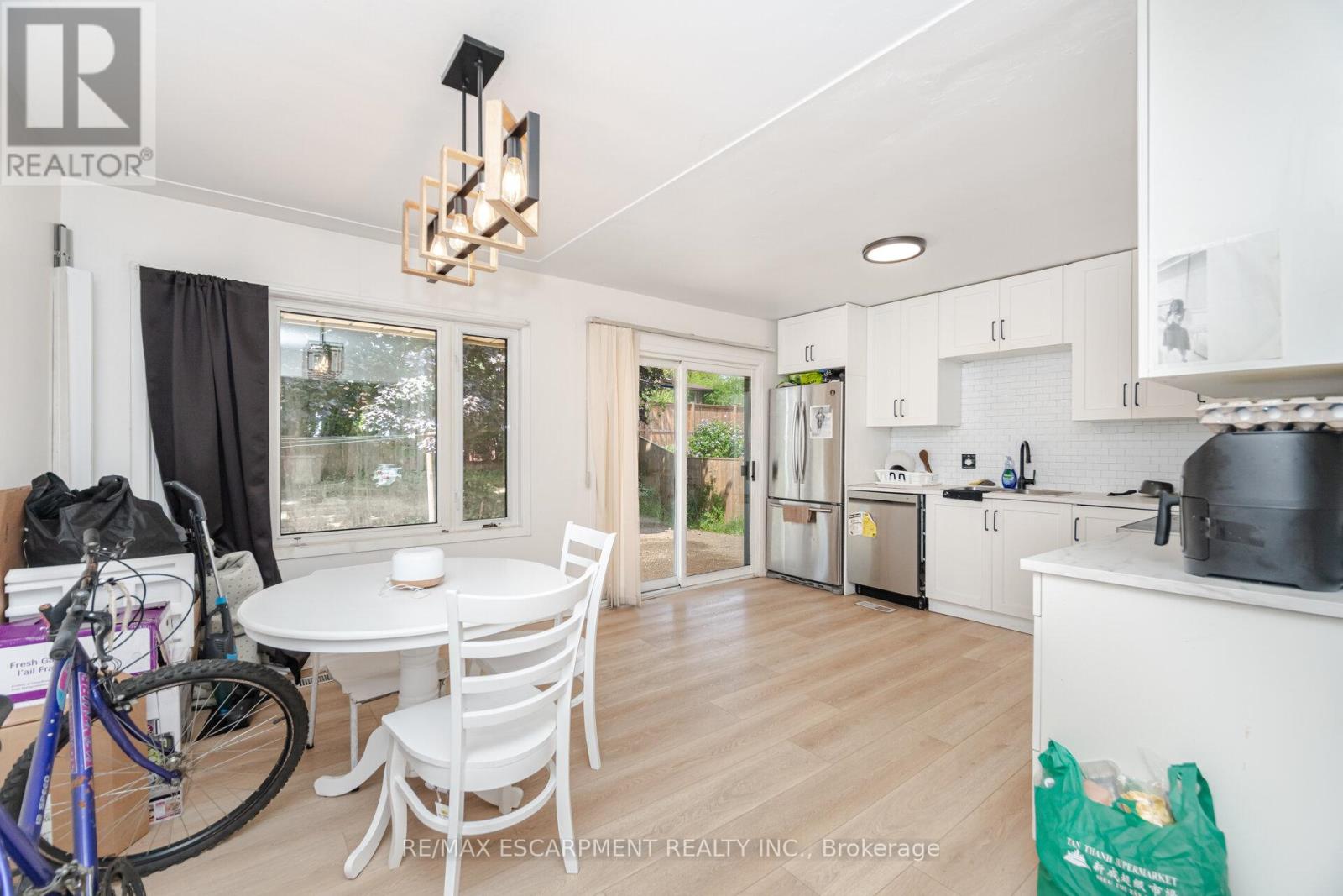 Upper - 214 Forest Hill Drive, Kitchener, Ontario  N2M 4G3 - Photo 9 - X12864966