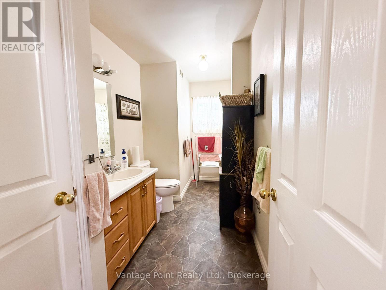 22 Frederick Street, Huron East, Ontario  N0G 1H0 - Photo 14 - X12865150