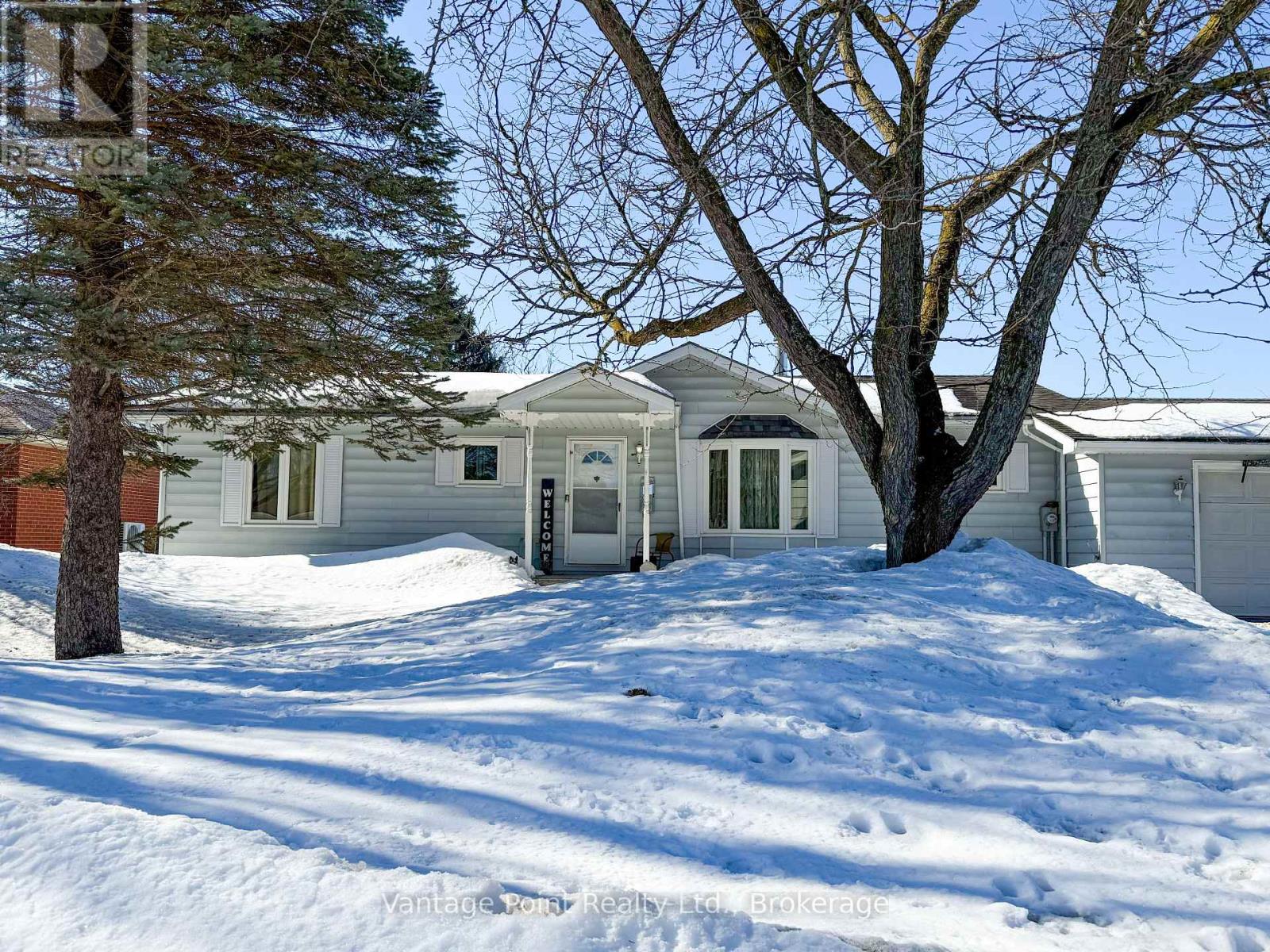 22 Frederick Street, Huron East, Ontario  N0G 1H0 - Photo 3 - X12865150