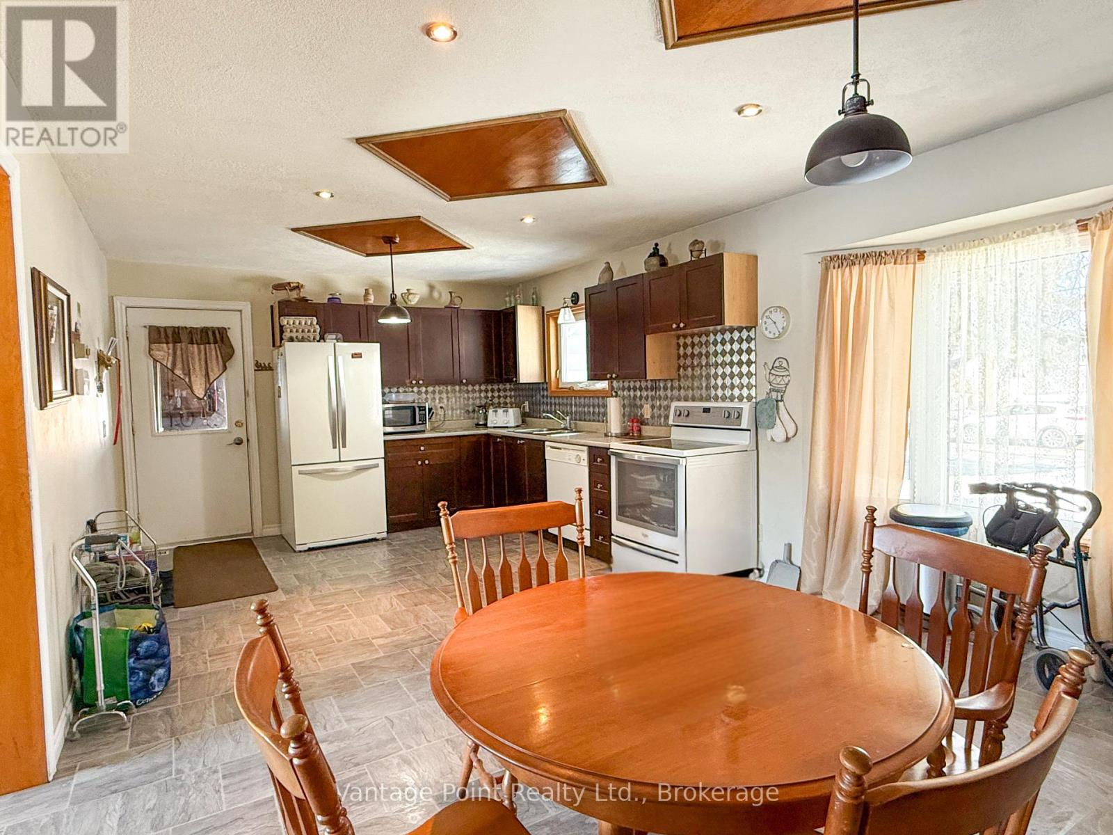 22 Frederick Street, Huron East, Ontario  N0G 1H0 - Photo 5 - X12865150