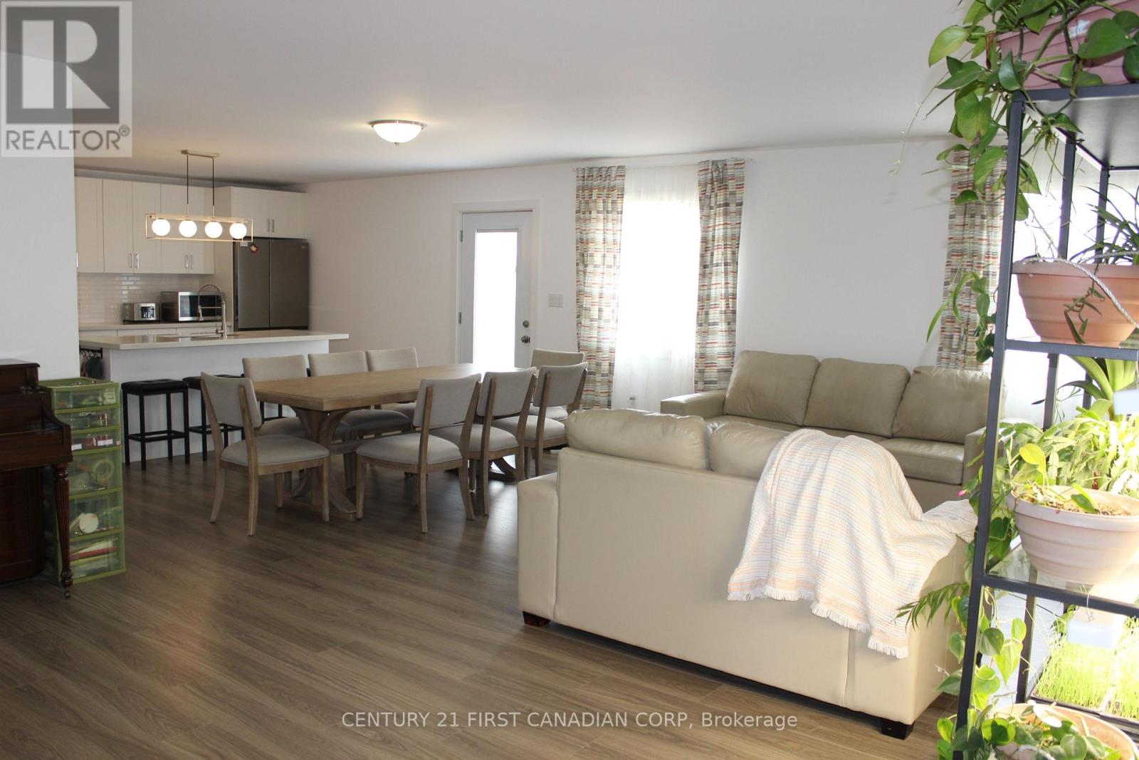 2609 Oil Heritage Road, Oil Springs, Ontario  N0N 1P0 - Photo 13 - X12865072