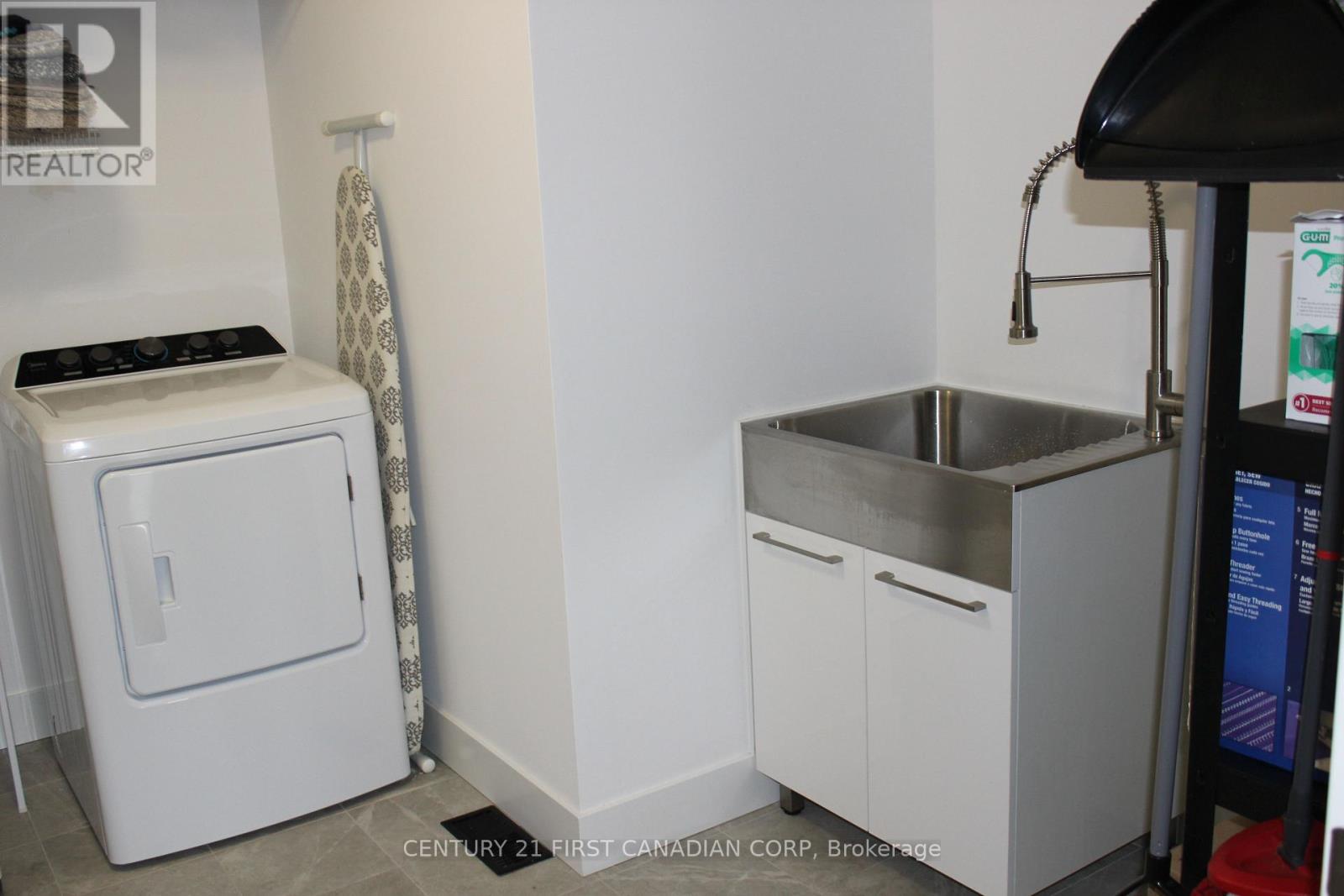 2609 Oil Heritage Road, Oil Springs, Ontario  N0N 1P0 - Photo 21 - X12865072