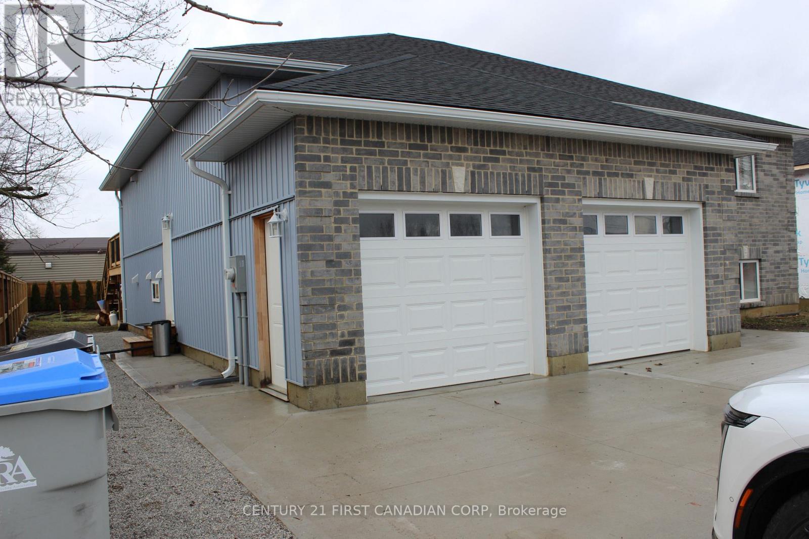 2609 Oil Heritage Road, Oil Springs, Ontario  N0N 1P0 - Photo 3 - X12865072