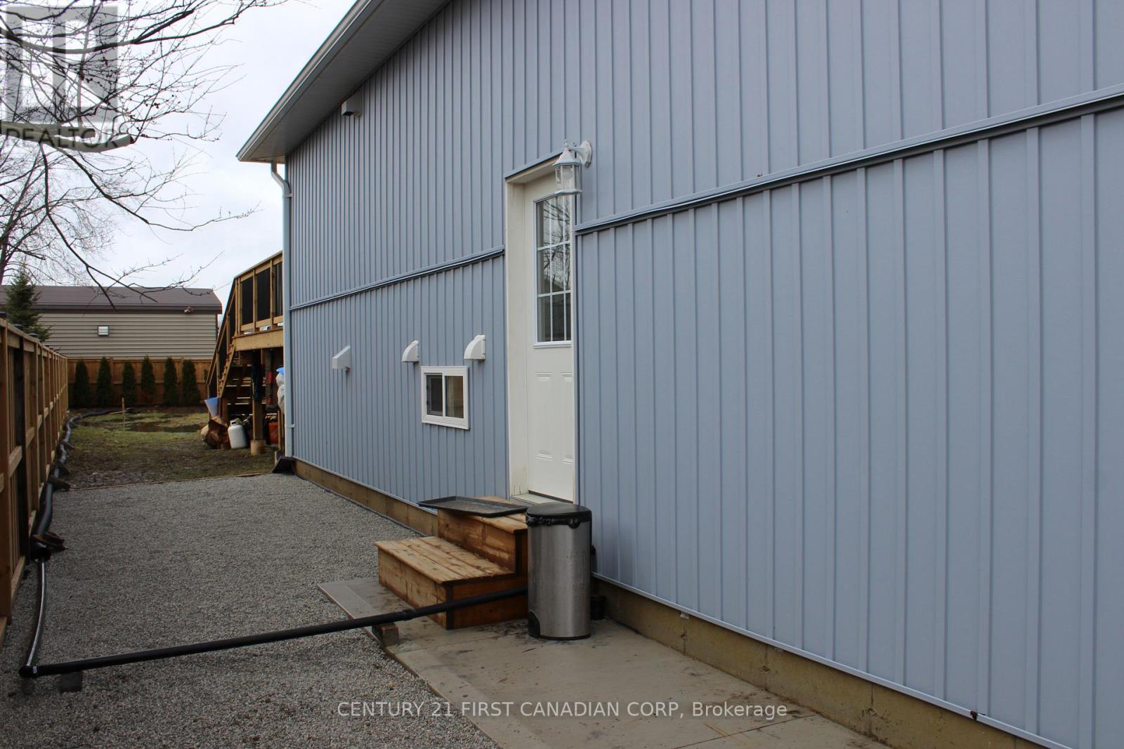 2609 Oil Heritage Road, Oil Springs, Ontario  N0N 1P0 - Photo 33 - X12865072