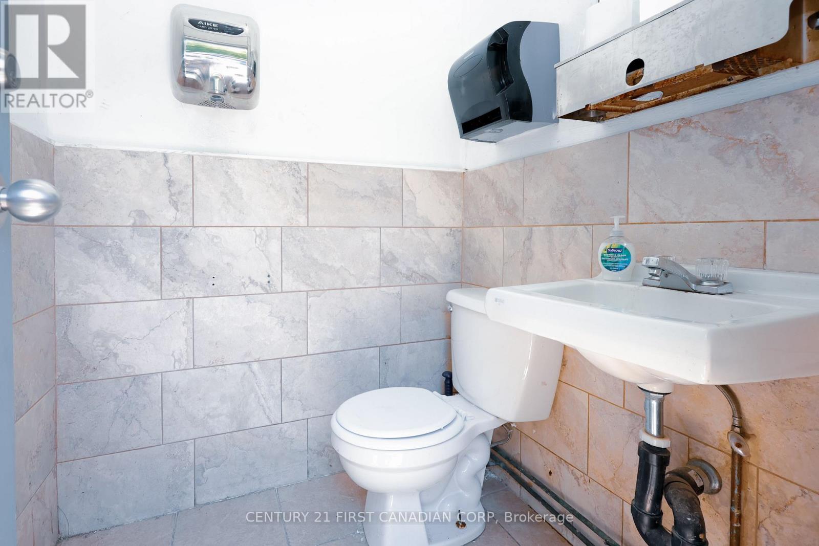 19 Adelaide Street S, London South, Ontario  N5Z 3J9 - Photo 16 - X12865098