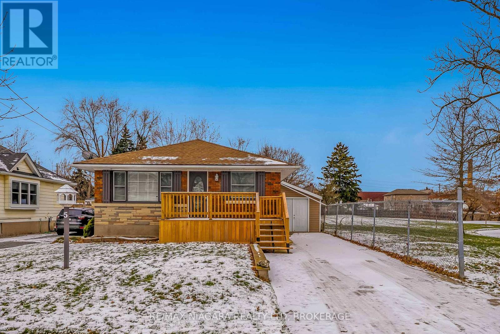 5 St Peter Street, St. Catharines, Ontario  L2T 1N7 - Photo 3 - X12865056