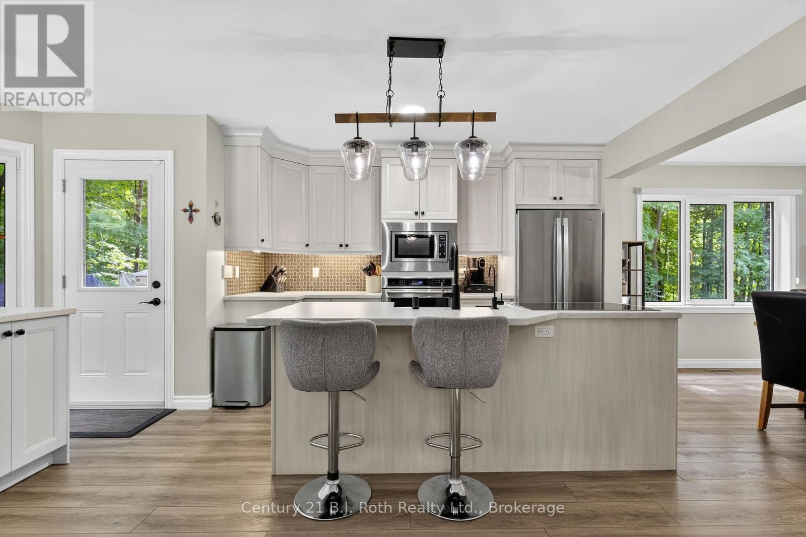 83 Wozniak Road, Penetanguishene, Ontario  L9M 1W6 - Photo 6 - S12665460