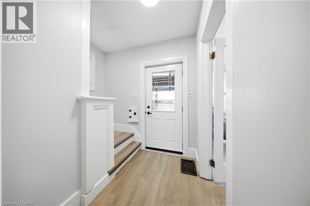 35 Stirling Avenue N, Kitchener, Ontario  N2H 3G4 - Photo 8 - 40810783