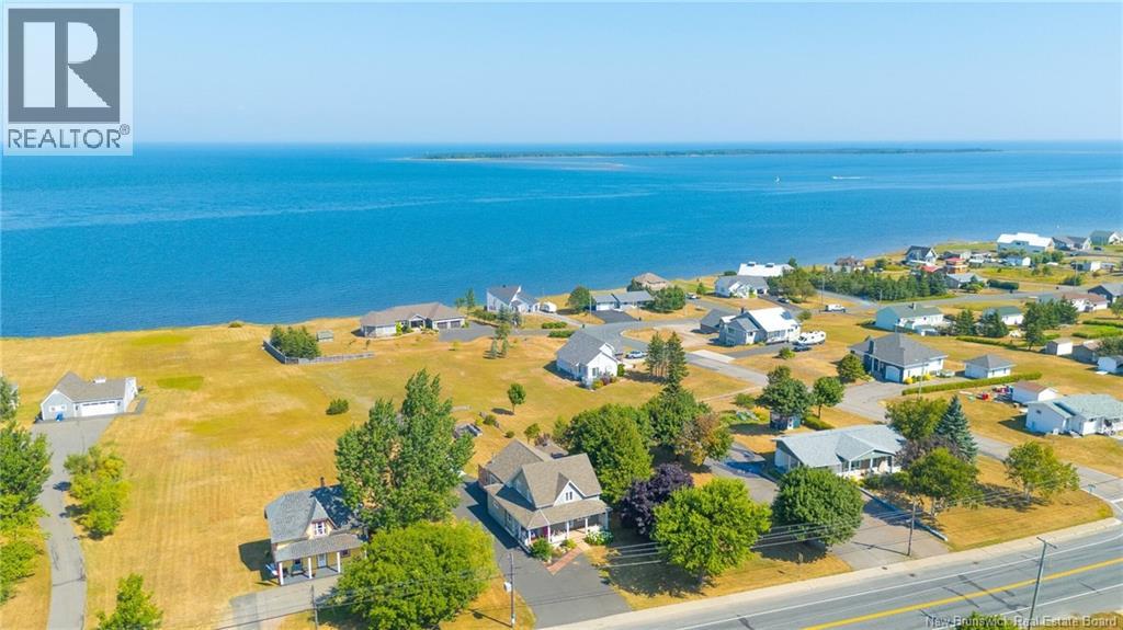 245 Saint-Pierre E Boulevard, Caraquet, New Brunswick  E1W 1B1 - Photo 2 - NB131309