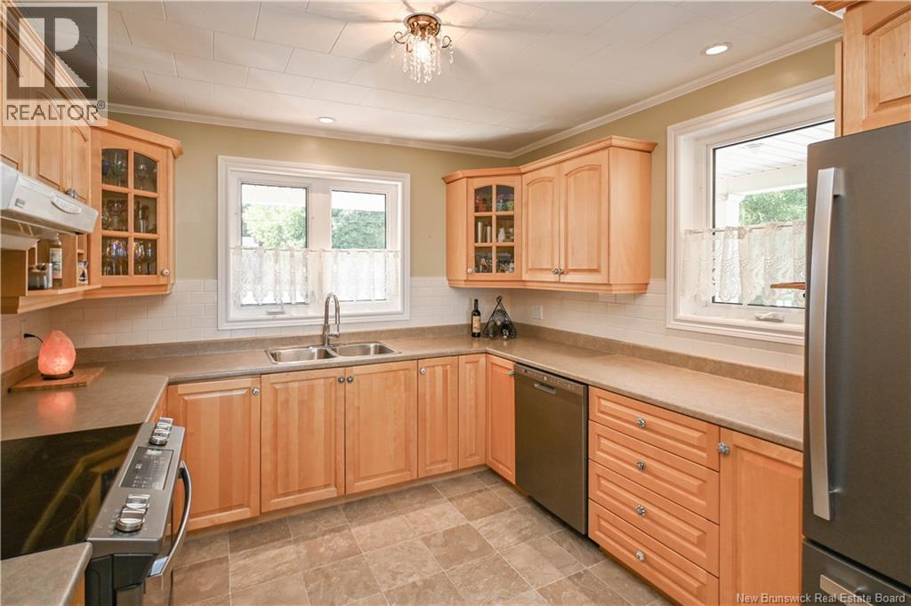 245 Saint-Pierre E Boulevard, Caraquet, New Brunswick  E1W 1B1 - Photo 13 - NB131309