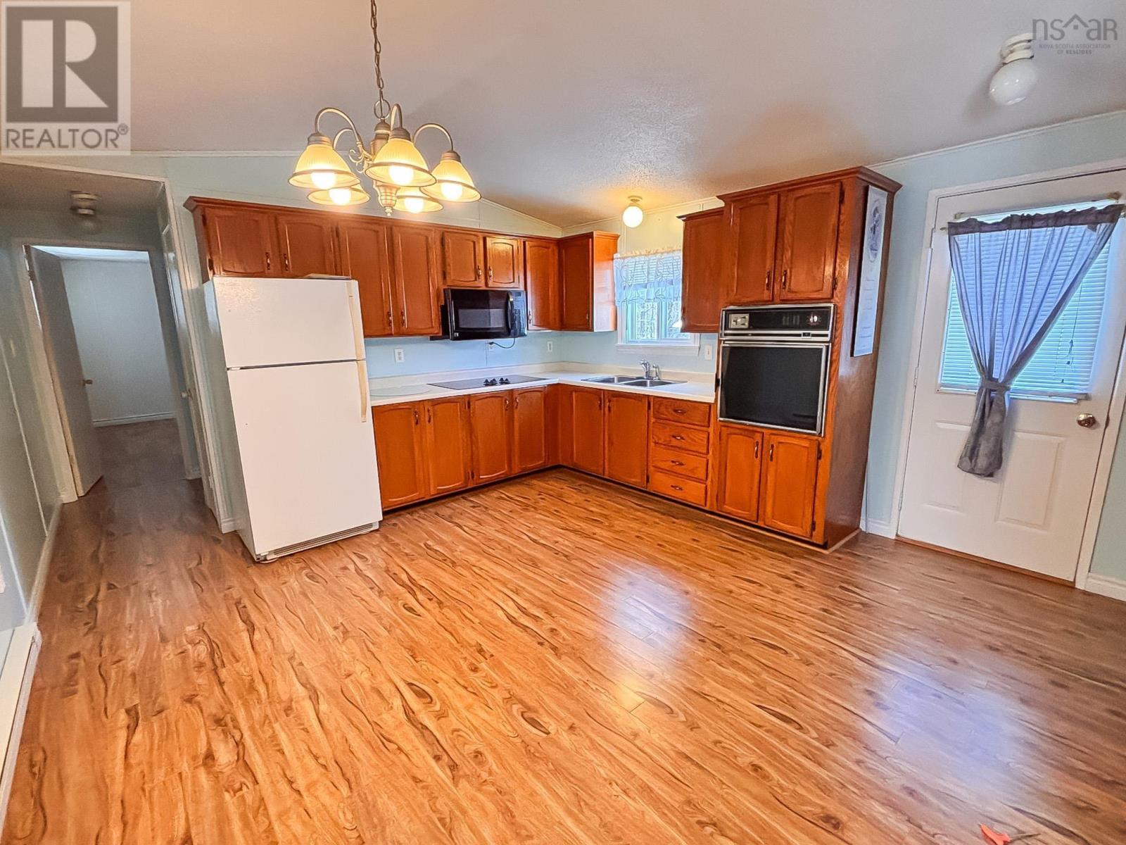 17 Summer Crescent, Bridgewater, Nova Scotia  B4V 3G3 - Photo 2 - 202604216