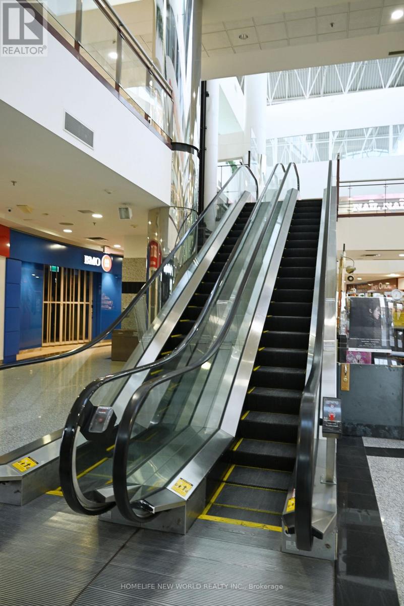 207 - 550 Highway 7 E, Richmond Hill (Beaver Creek Business Park), Ontario  L4B 3Z4 - Photo 2 - N12865174