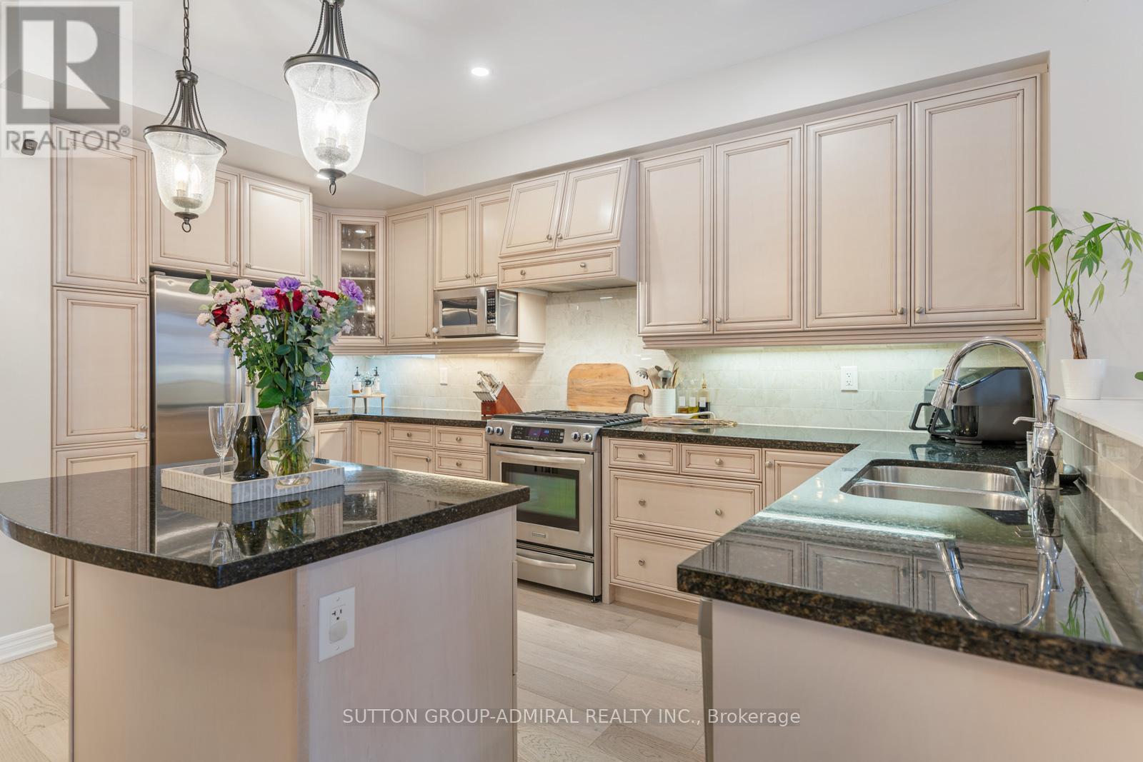 5 Millhouse Court, Vaughan (Patterson), Ontario  L6A 4J4 - Photo 10 - N12865194