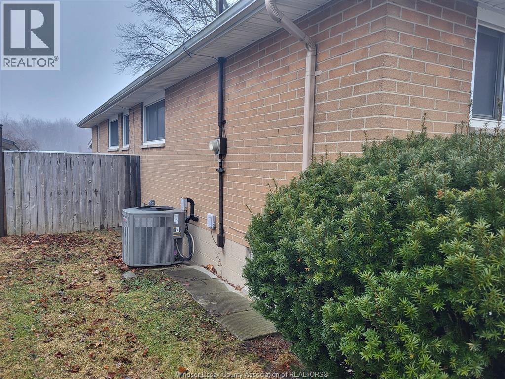 1898 Jefferson Boulevard, Windsor, Ontario  N8T 2V8 - Photo 5 - 26004889