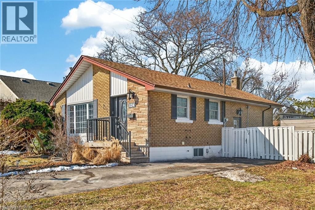 124 West 24th Street, Hamilton, Ontario  L9C 4W4 - Photo 2 - 40809452