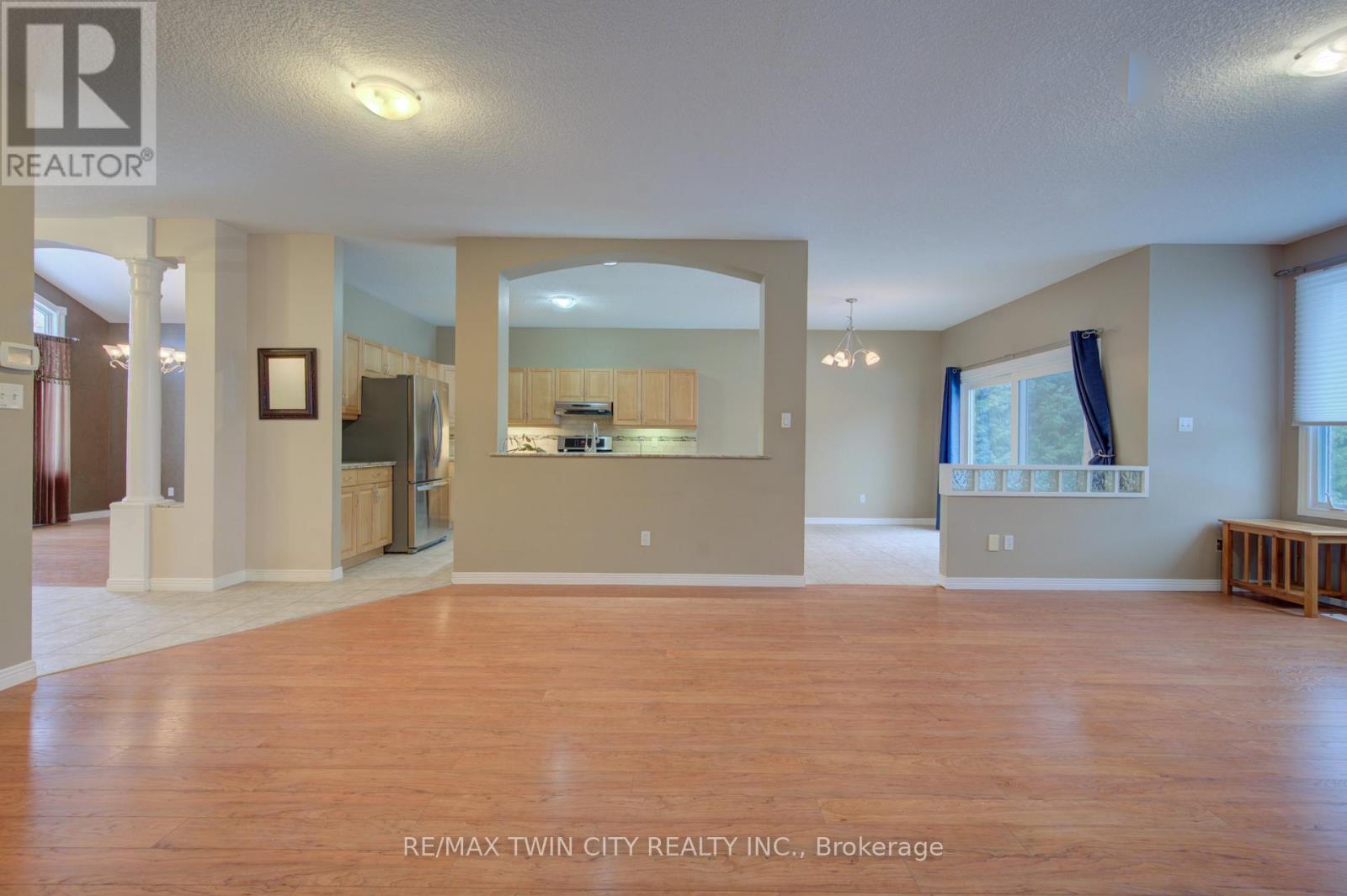 11 Carolinian Lane, Cambridge, Ontario  N1S 5B5 - Photo 10 - X12865058