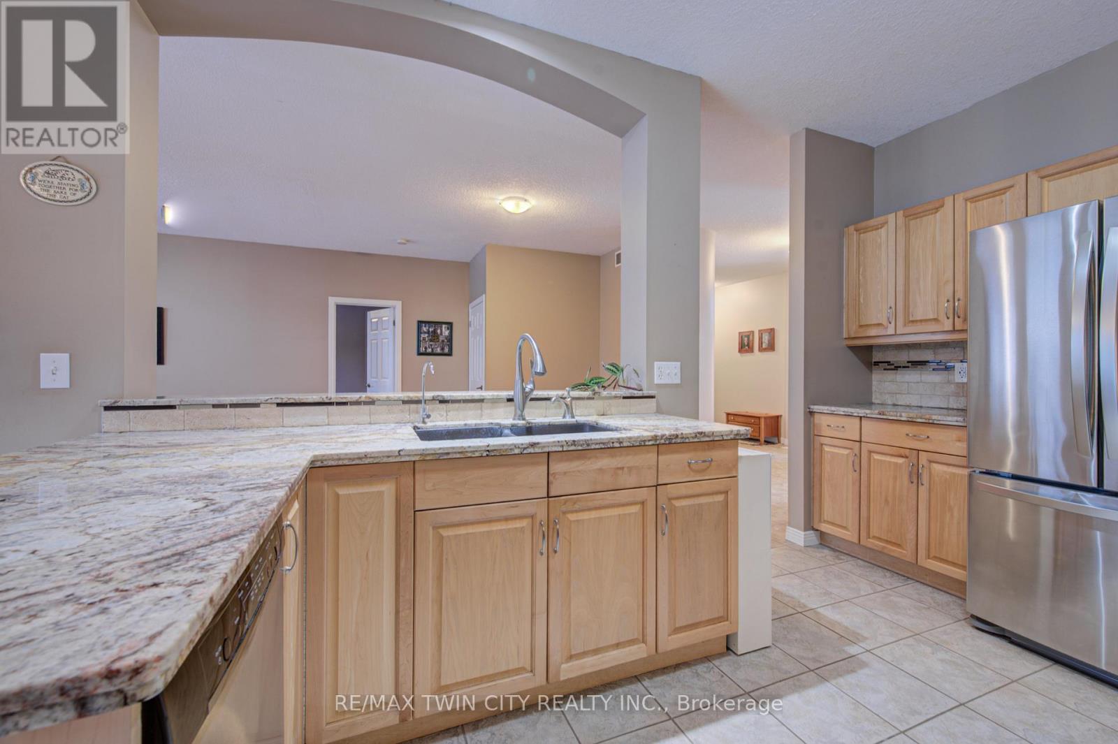 11 Carolinian Lane, Cambridge, Ontario  N1S 5B5 - Photo 14 - X12865058