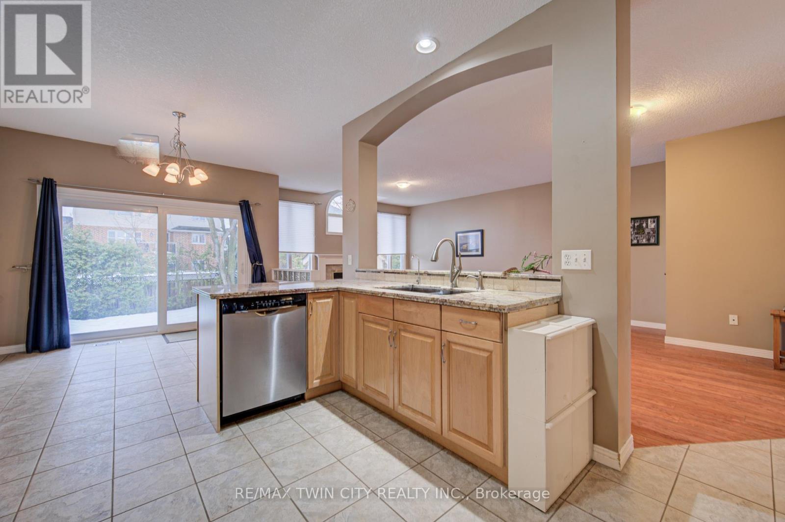 11 Carolinian Lane, Cambridge, Ontario  N1S 5B5 - Photo 16 - X12865058